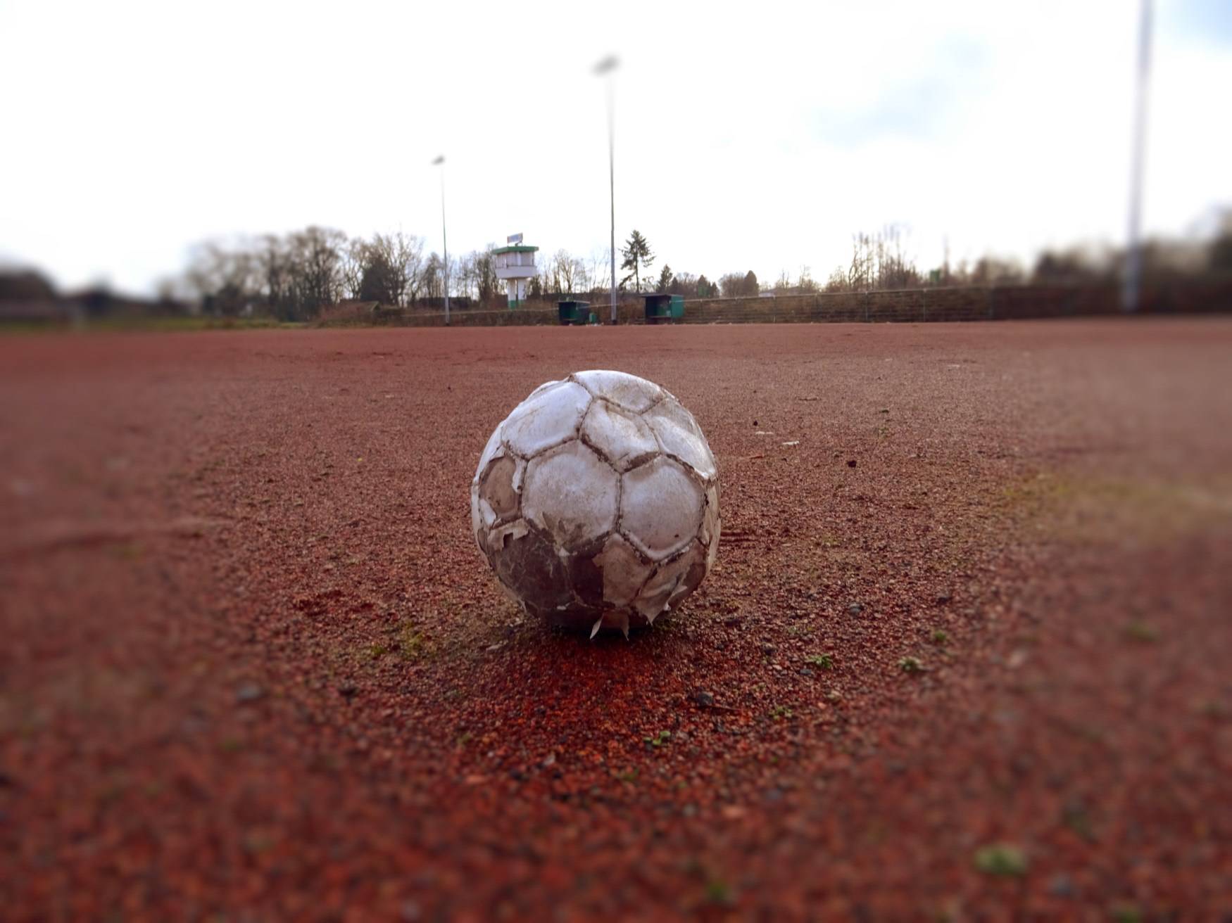 Das Team des Stadtteilbüros Neu_Meerbeck sucht für ein Projekt Fotos und Geschichten „rund um den Sportplatz“ - das ehemalige Rheinpreußenstadion - und das Invalidenwäldchen.