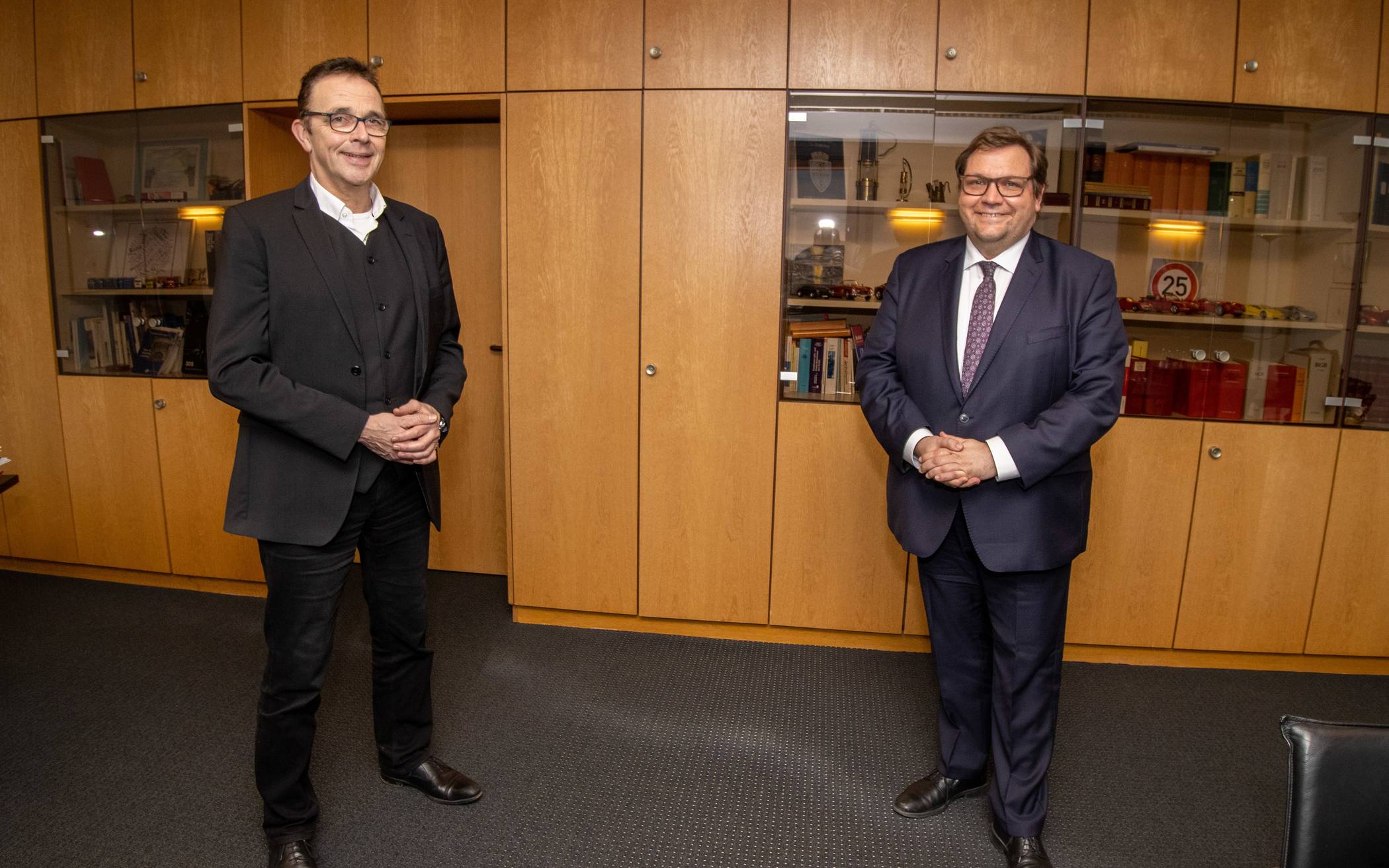 Bürgermeister Prof. Dr. Christoph Landscheidt (links)