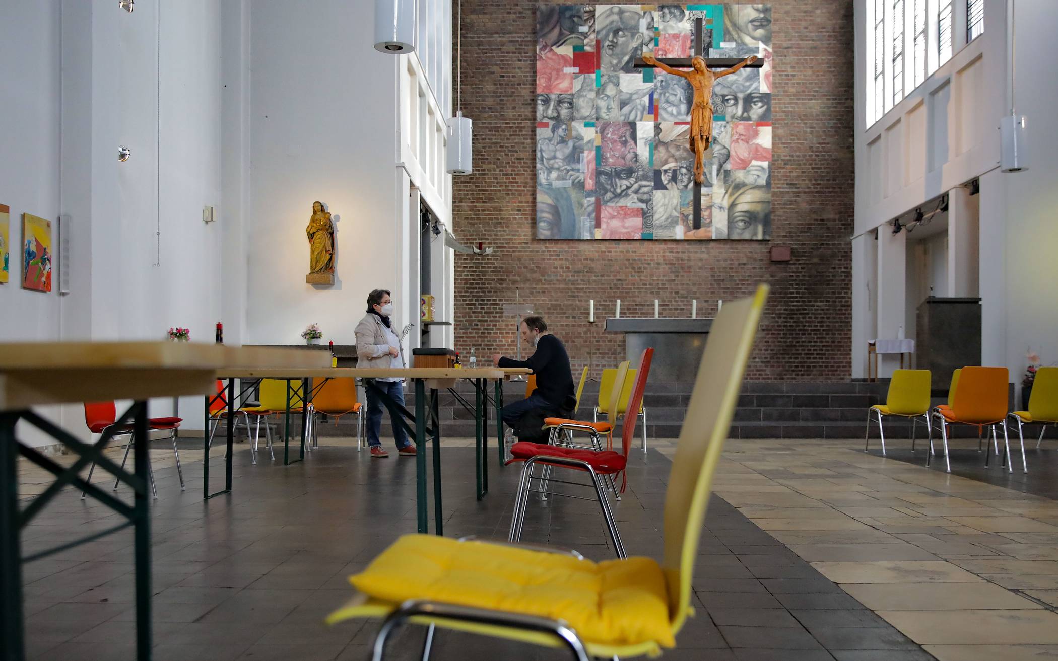  In der Jugendkirche an der Albertusstraße erhalten Wohnungslose ab sofort dienstags und donnerstags eine warme Mittagsmahlzeit.   