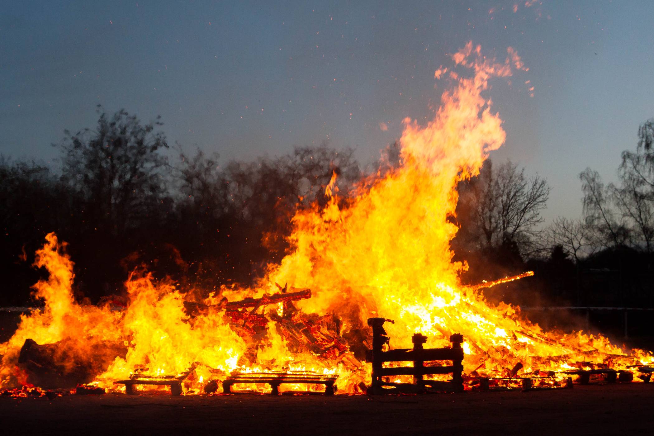 Durchführung von privaten und öffentlichen Osterfeuern ist verboten: Verbot von Osterfeuern