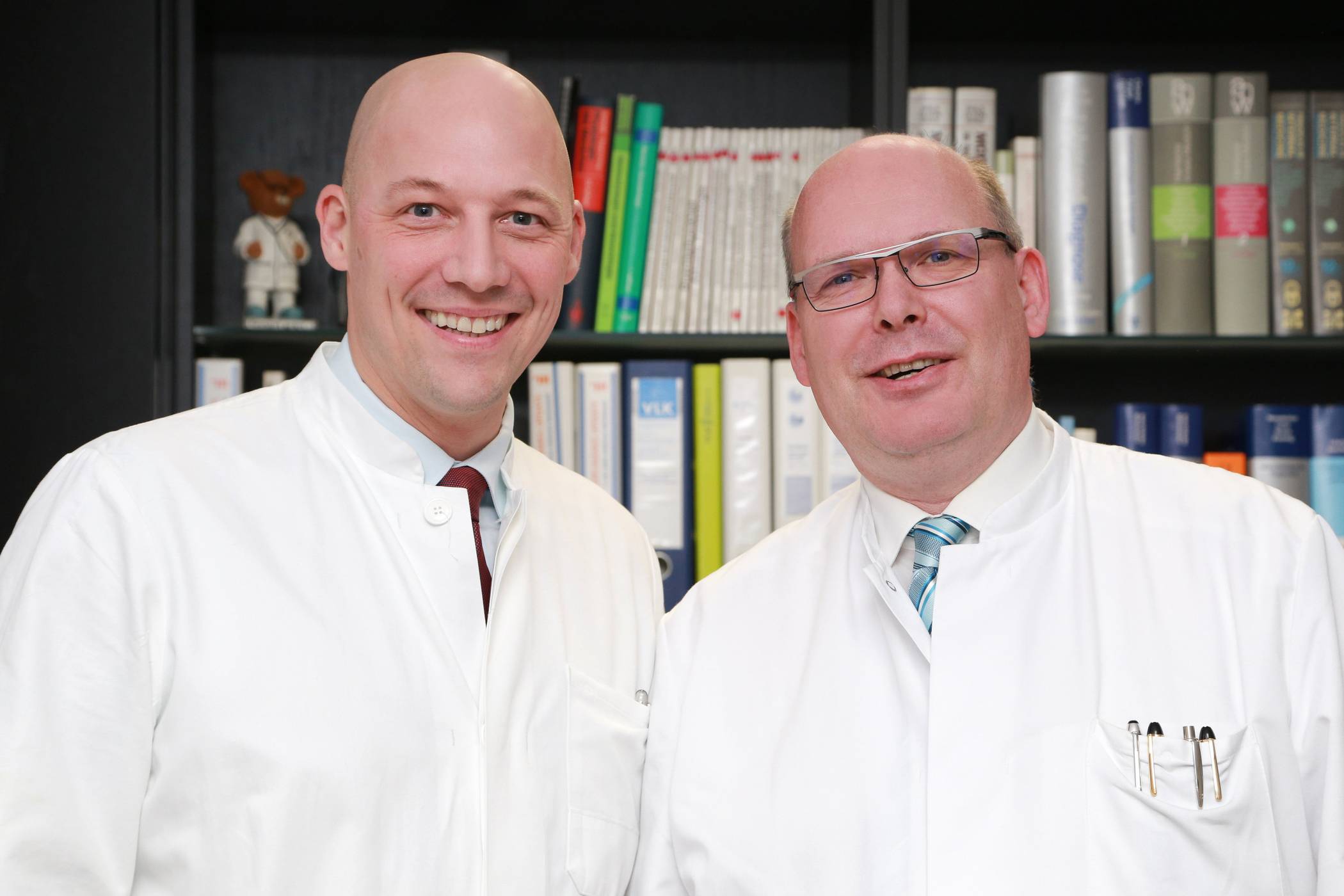  Experten für Darmerkrankungen: die Chefärzte Dr. Marc Alexander Renter und Dr. Christoph Vogt (v.l.). 