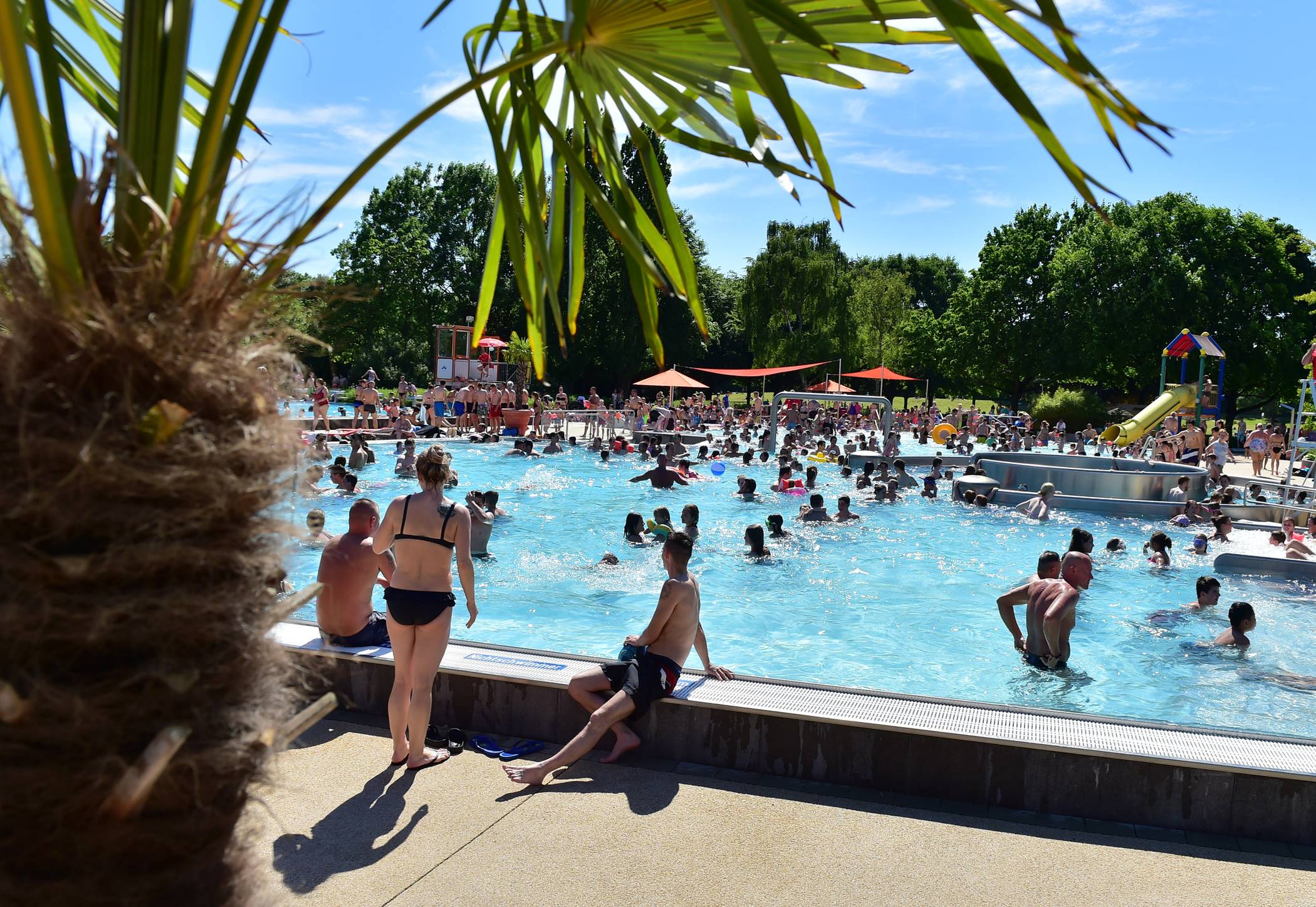  Sonnige Zeiten im De Bütt - darauf hofft auch das Team des Freizeitbades wieder. 
