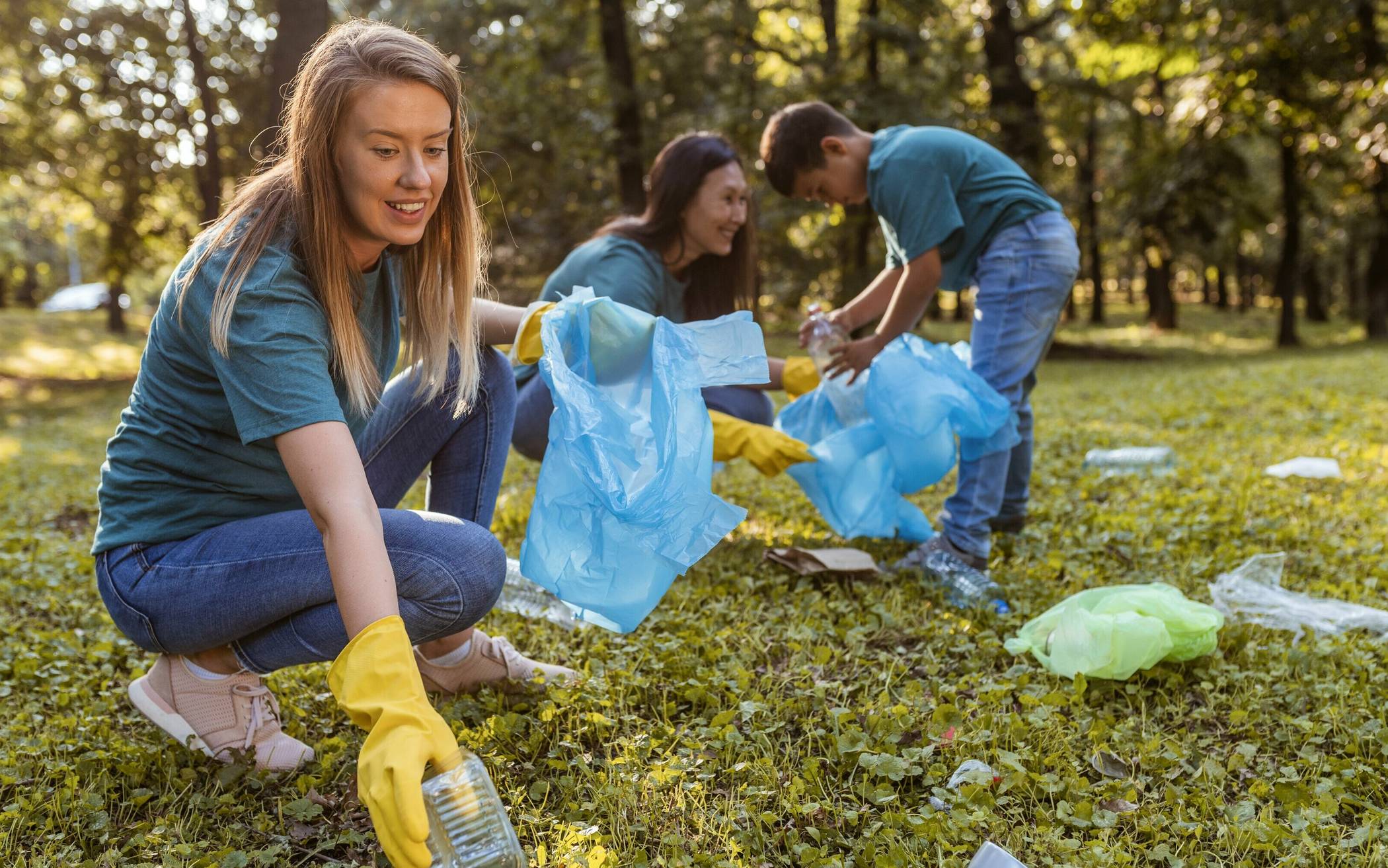  Im kleinen Familienkreis kann es ein ebenso lehrreiches wie befriedigendes Erlebnis sein, Straßen oder Landschaft von achtlos weg geworfenem Unrat zu befreien. 