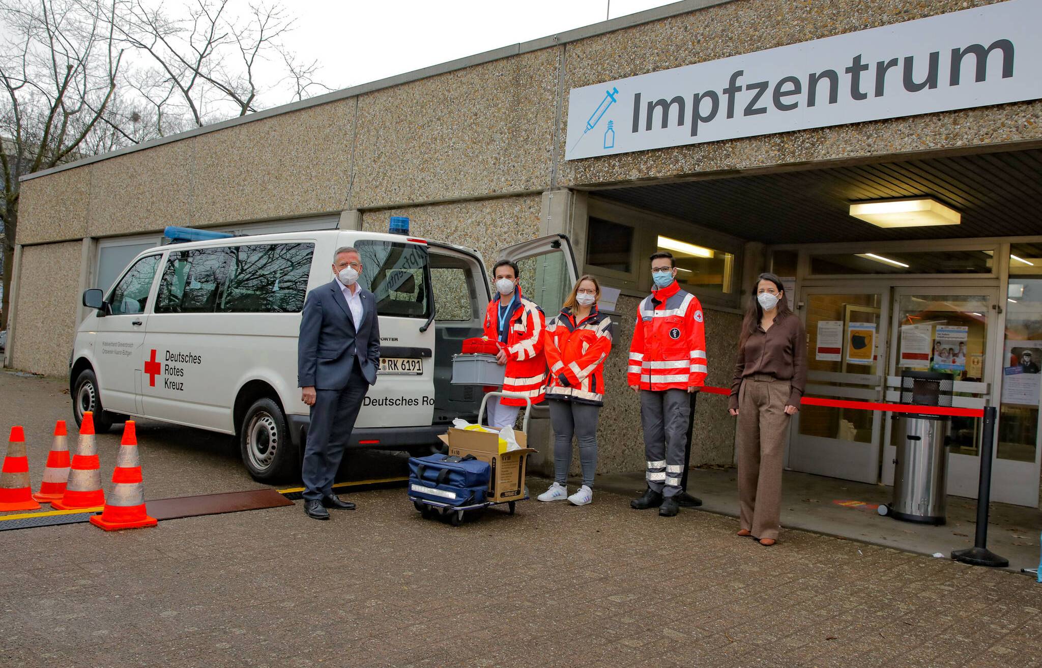 Landrat Hans-Jürgen Petrauschke (links) und Leiterin