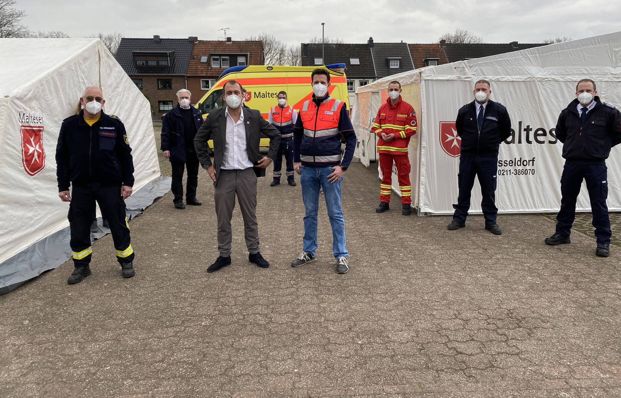 Bürgermeister Christian Pakusch zwischen Max Schumacher,