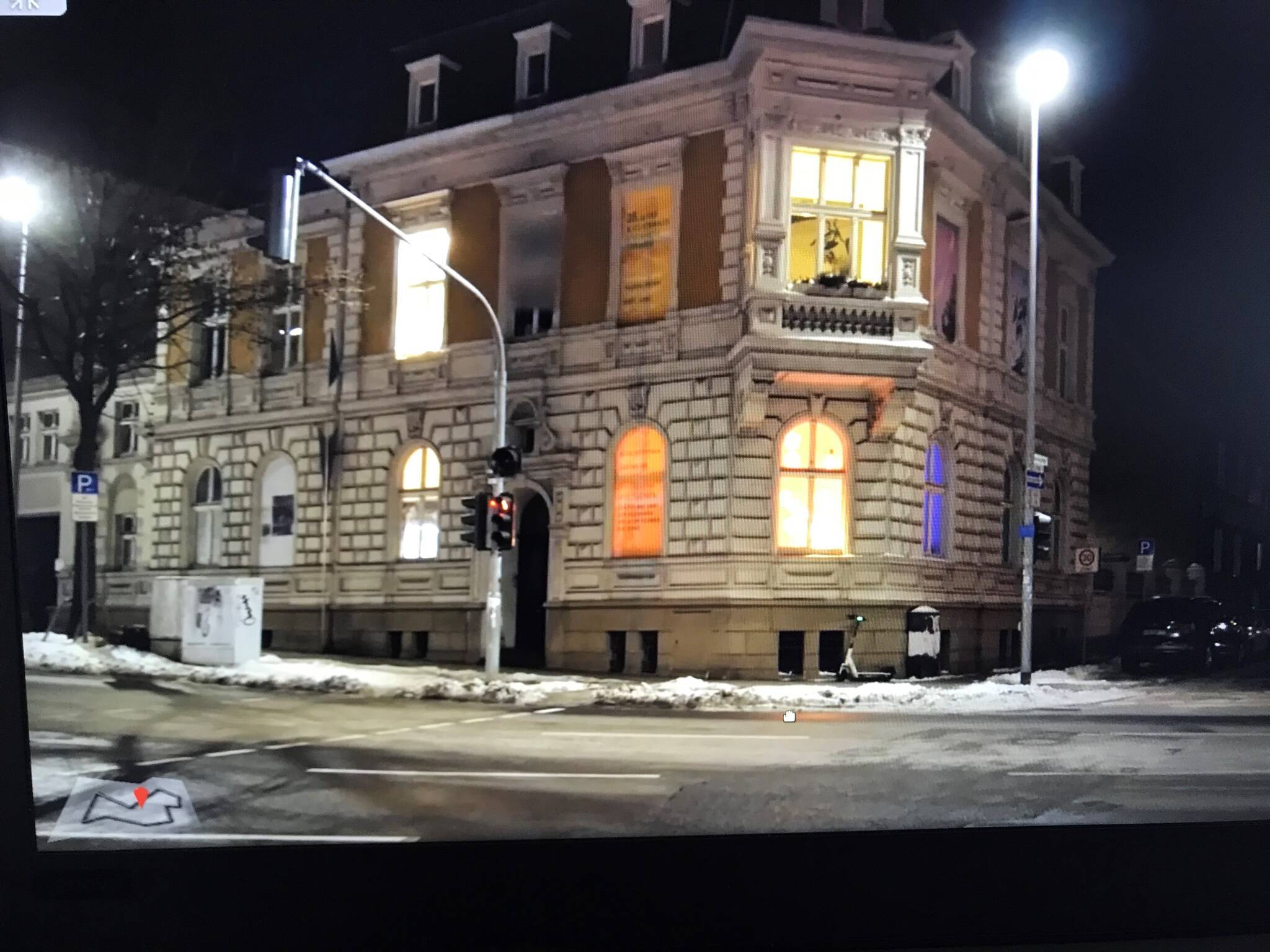 Eine winterliche Ansicht dient als Vorspiel des Rundgangs. 