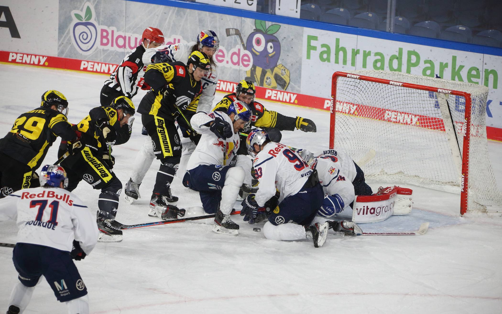 Pinguine-Klatsche gegen „Rote Bullen“