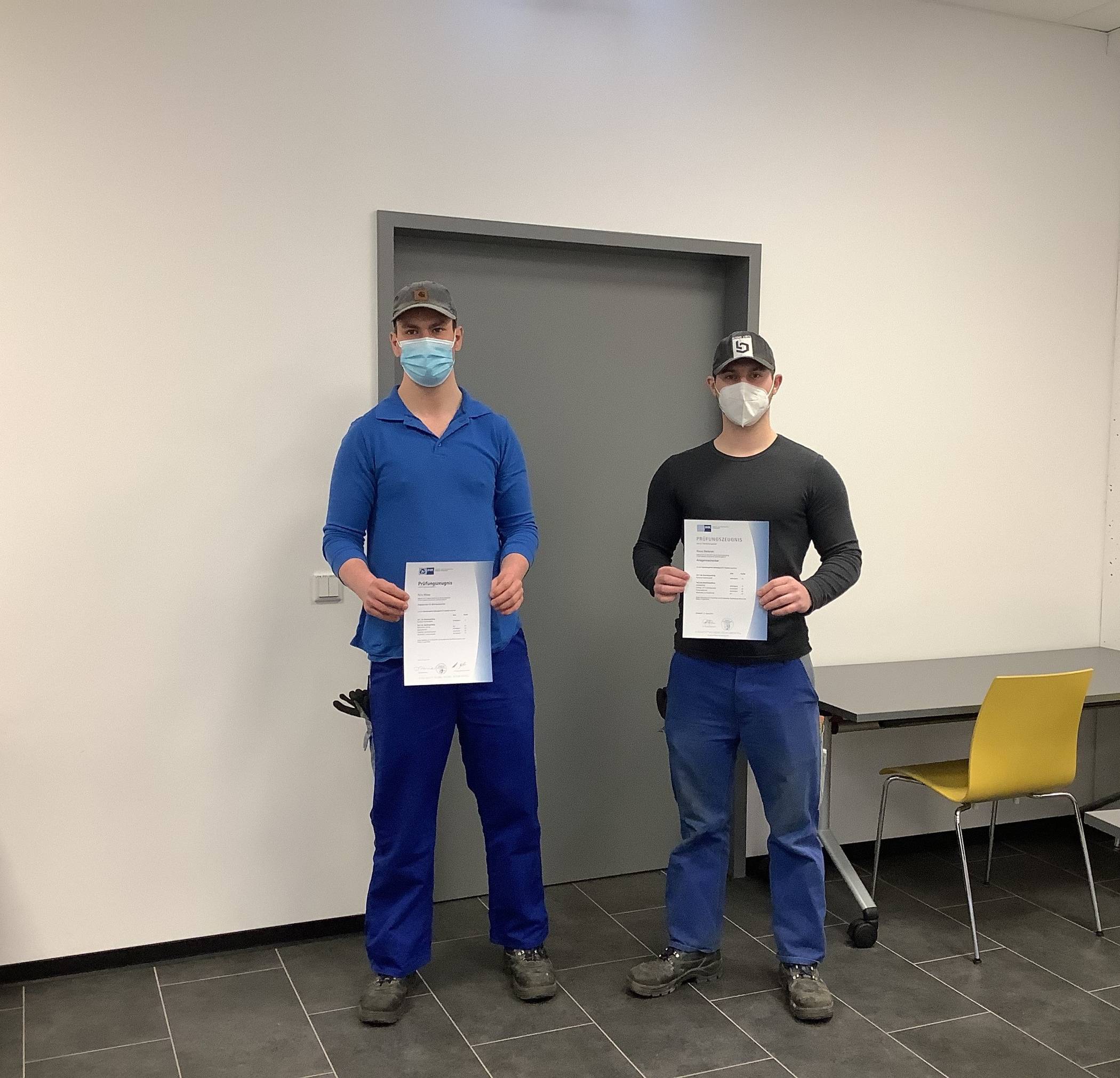  Felix Wiese und Ricco Stefanski haben bei den Stadtwerken Willich ihre Ausbildung abgeschlossen.  