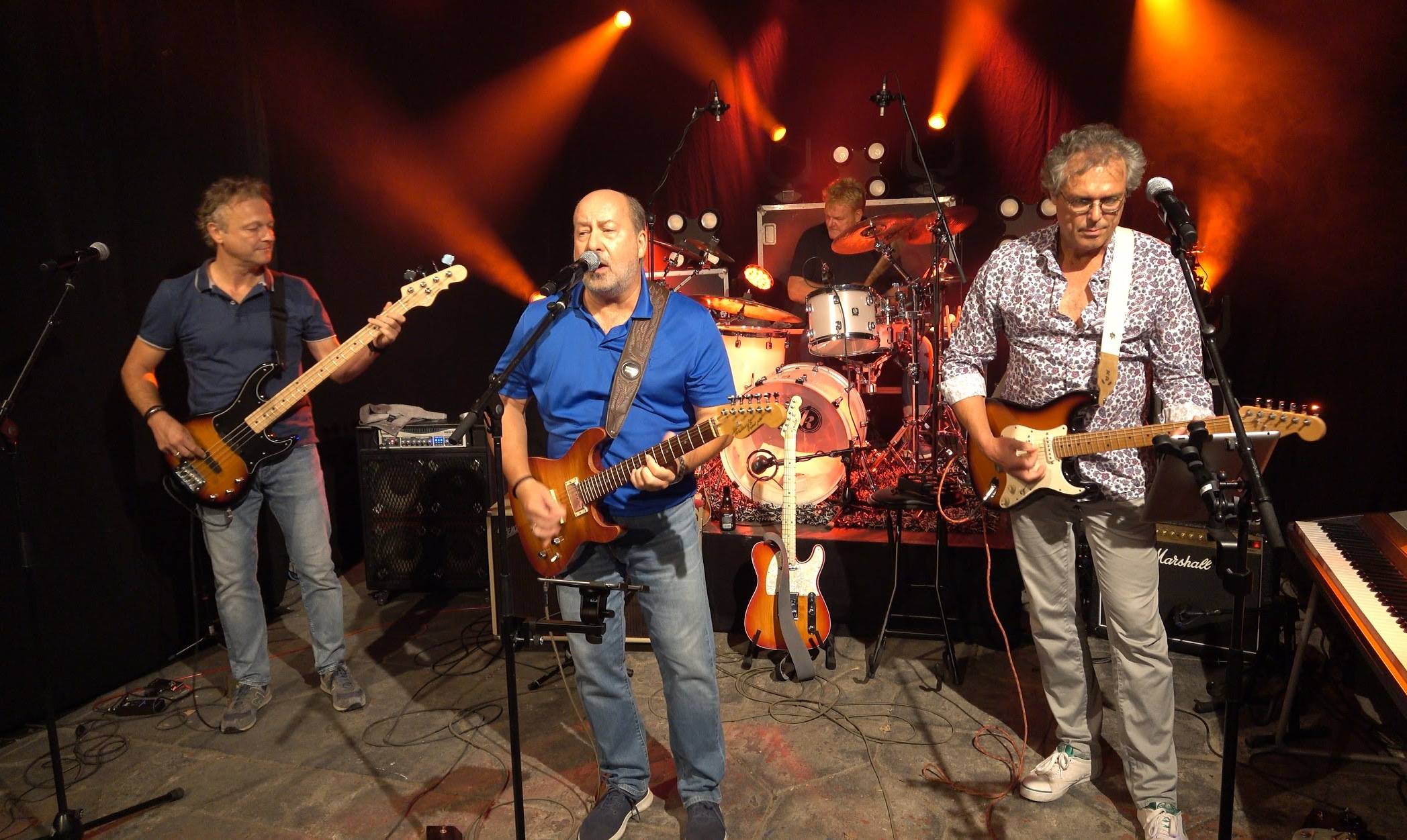 Die Band ATZ freut sich über jeden Klick, der ihnen zum Gewinn verhelfen kann. 