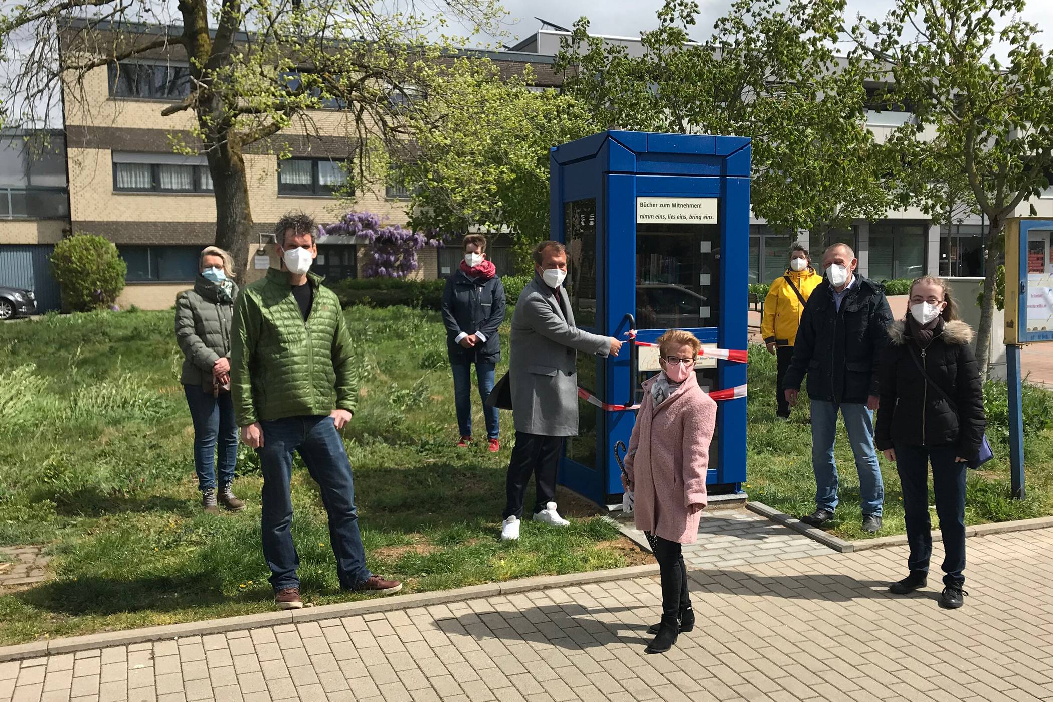  Neben der Bücherzelle in Willich gibt es jetzt auch eine Bücherzelle in Neersen. 