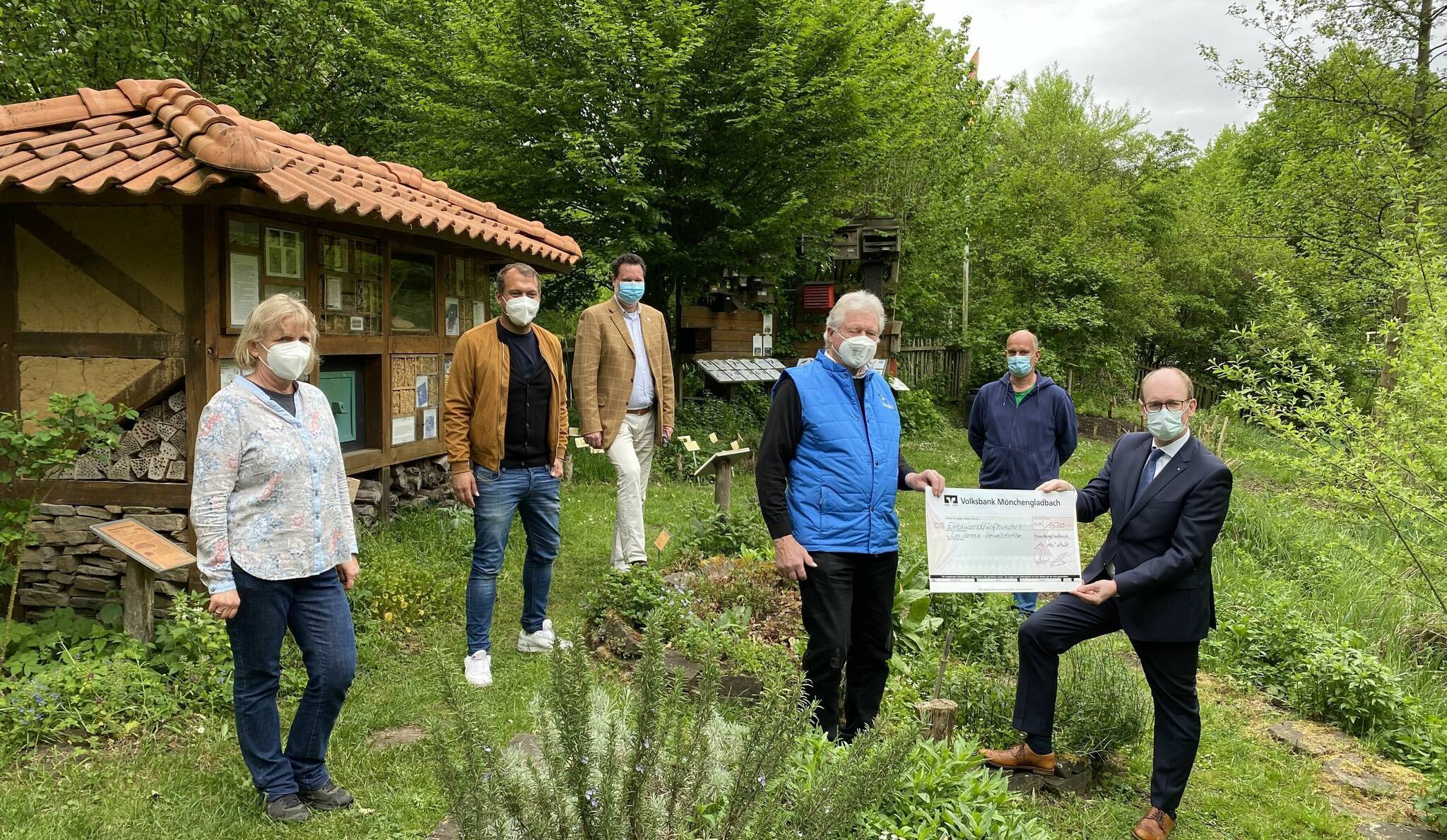 Jetzt gab es dazu eine Spende von der Volksbank und dem NABU. Mit dem Geld soll ein Balkenmäher angeschafft werden.  