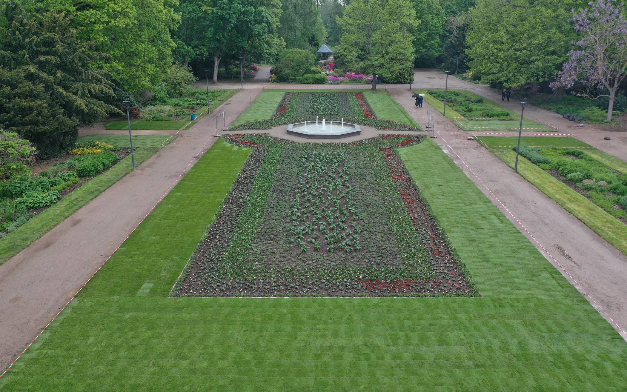 Das Blumenparterre im Bunten Garten ist