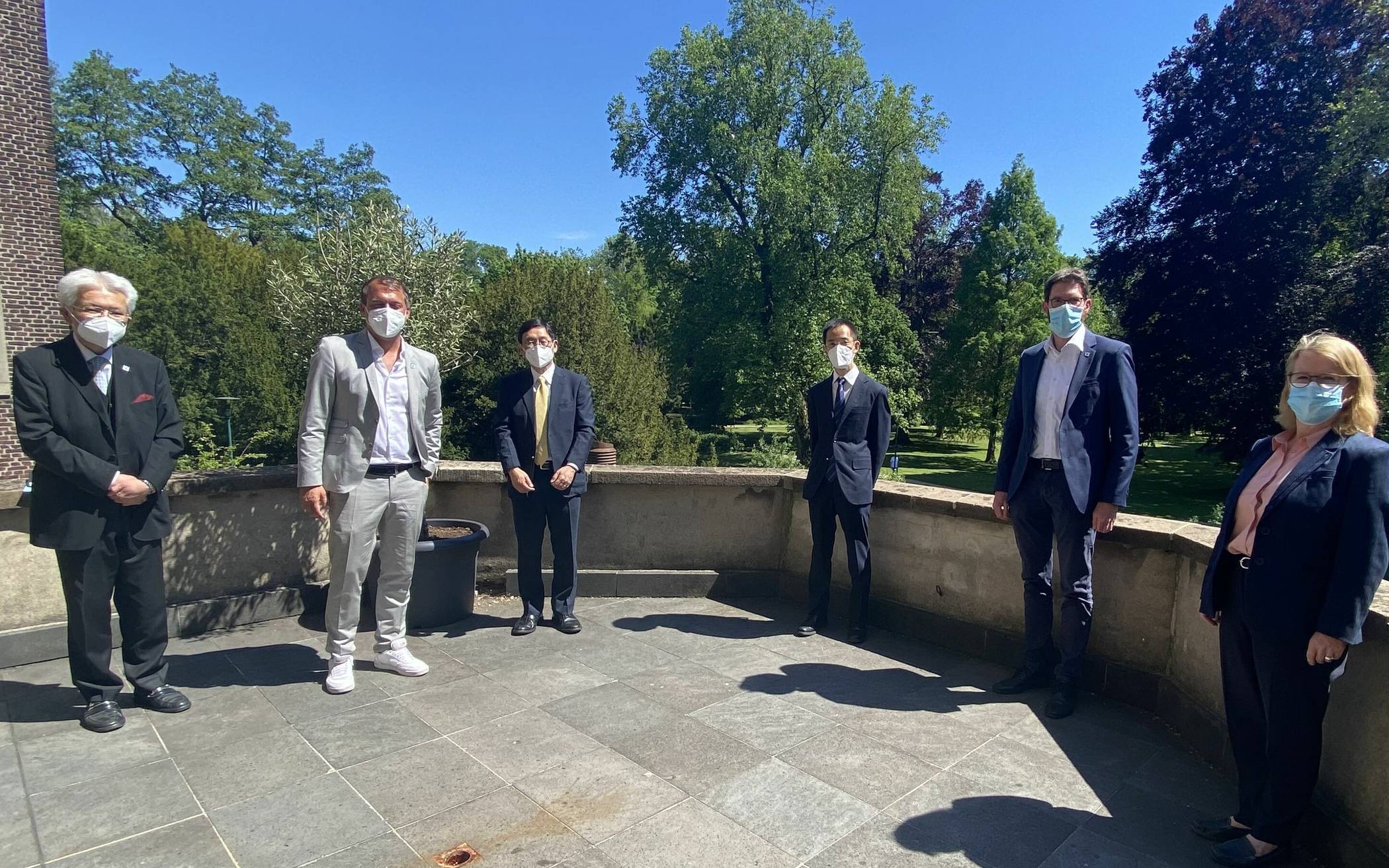 Vertreter der JETRO waren in dieser Woche zu Gast auf Schloss Neersen bei Bürgermeister Christian Pakusch. 