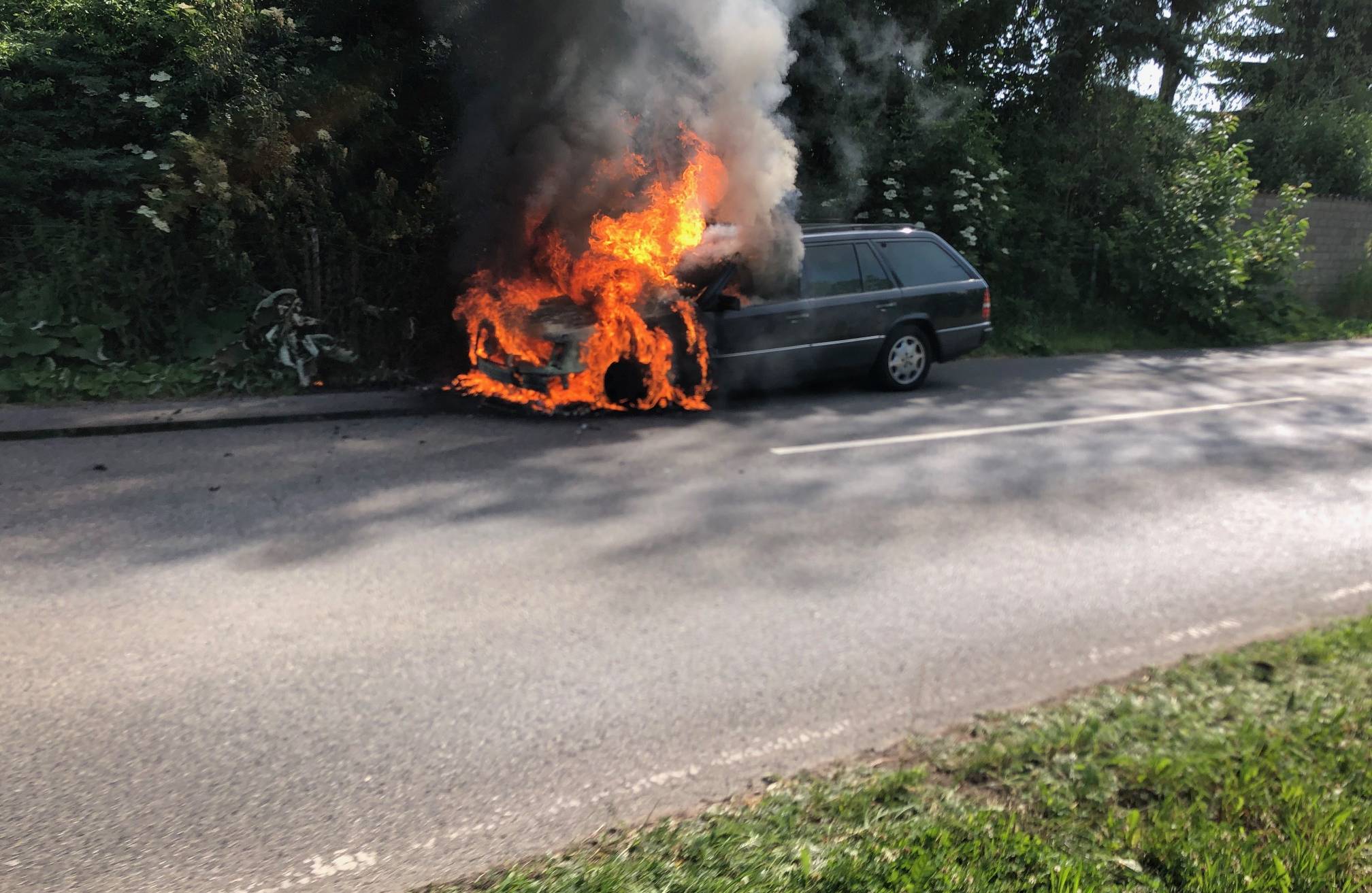 Ein PKW mit Hybridantrieb im Motorraum