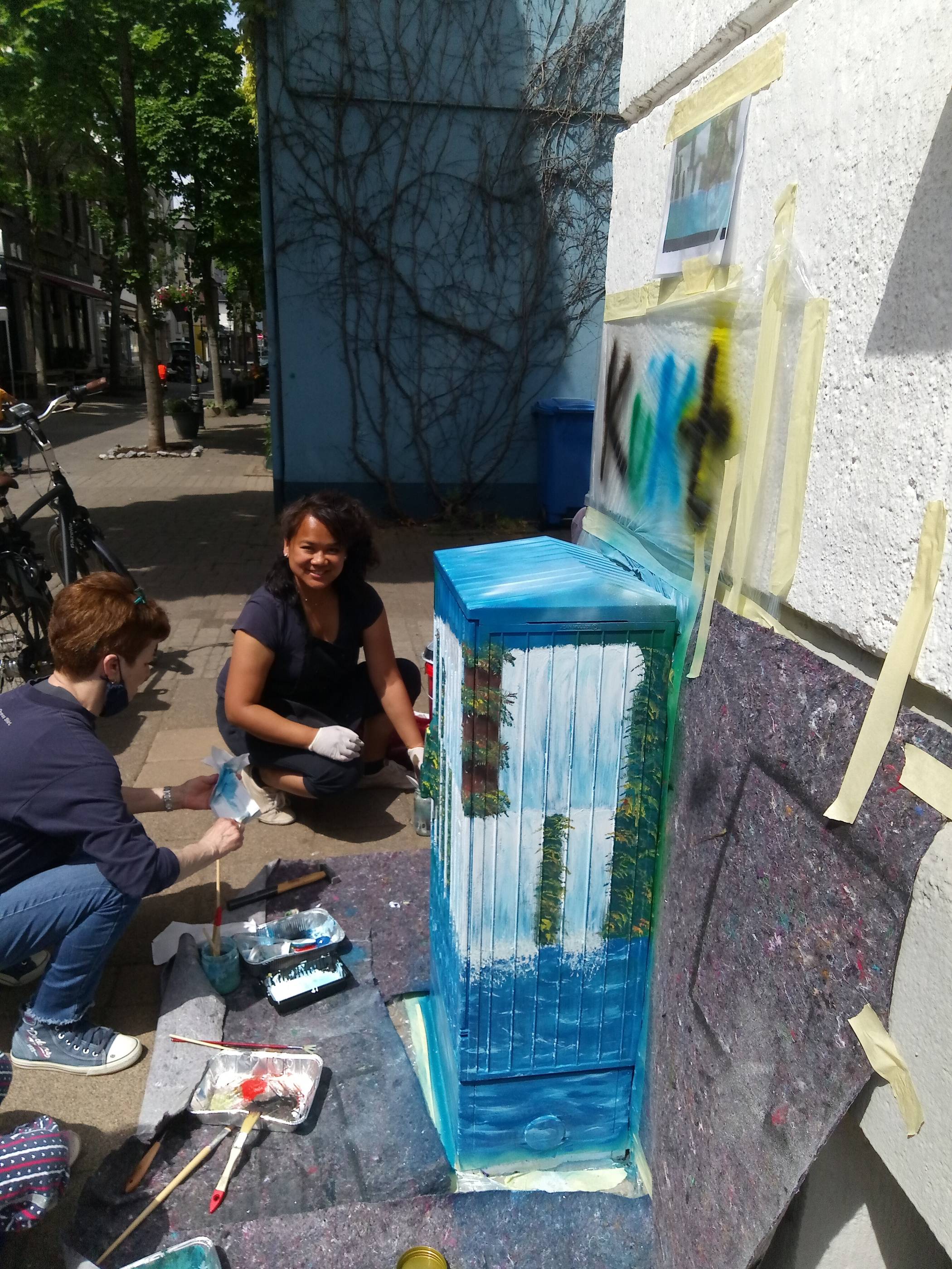 Aus der Not eine Tugend gemacht: Der Kukt-Verein hat das Atelier einfach nach draußen verlegt. 