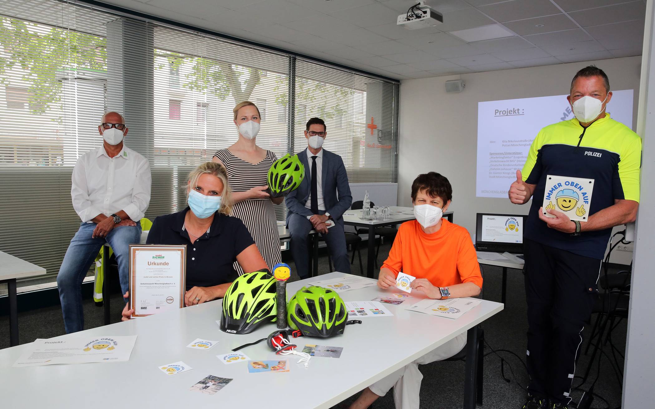 Freuen sich über den „mobil und