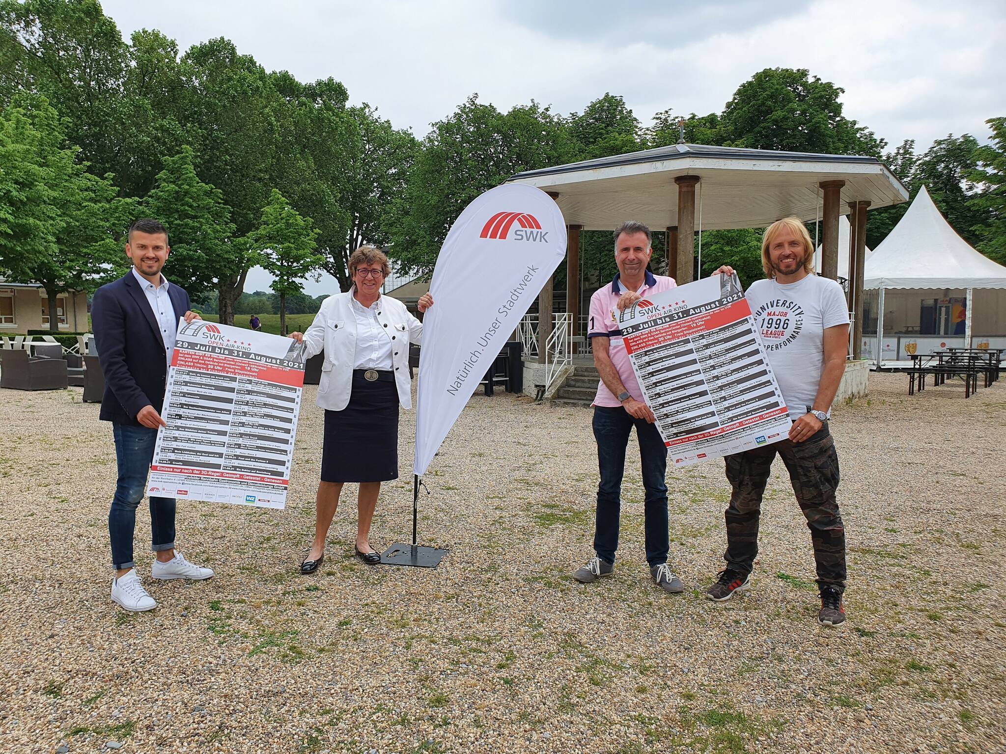  Die Organisatoren vom Openair-Kino, Rennbahn-Gastronomie und Stadtwerke SWK laden zum großen Filmerlebnis auf der Krefelder Galopprennbahn ein. 