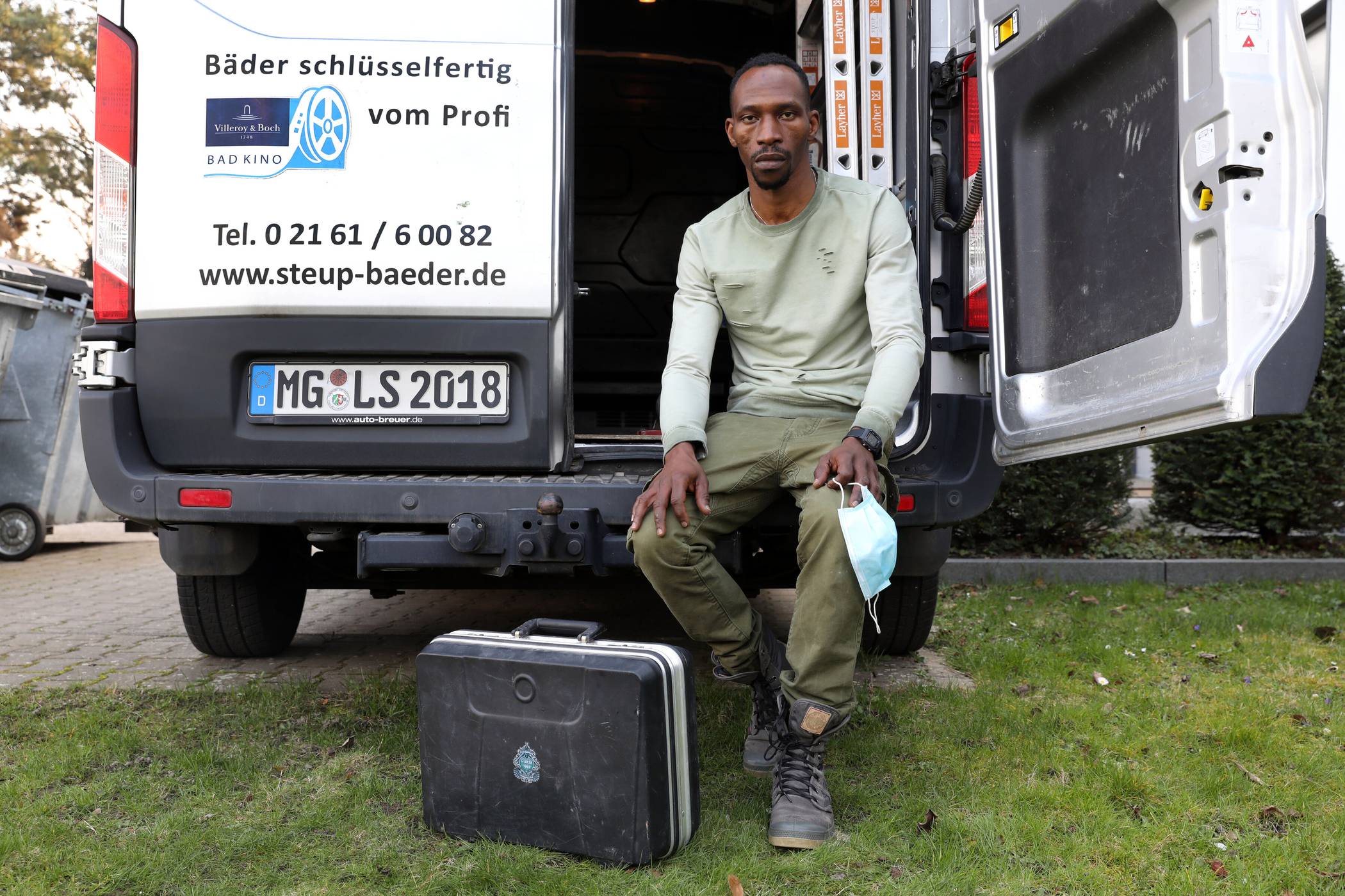 Daouda wird morgen nach Guinea abgeschoben und hofft mit neuem Reisepass und Arbeitsvisum an seinen Arbeitspatz bei Steup zurückkehren zu dürfen.