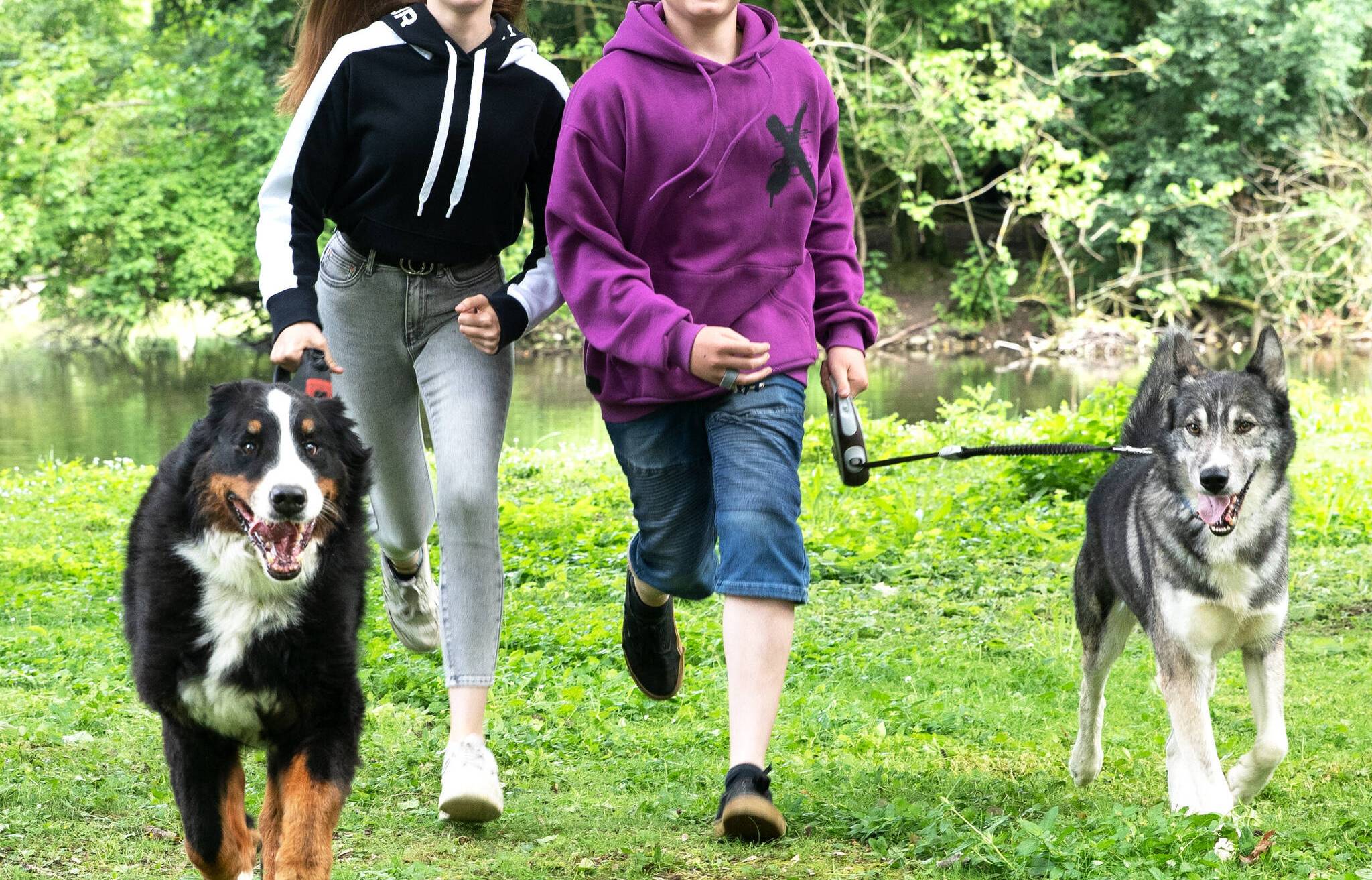 Die Geschwister Lea Jamila und Marlon