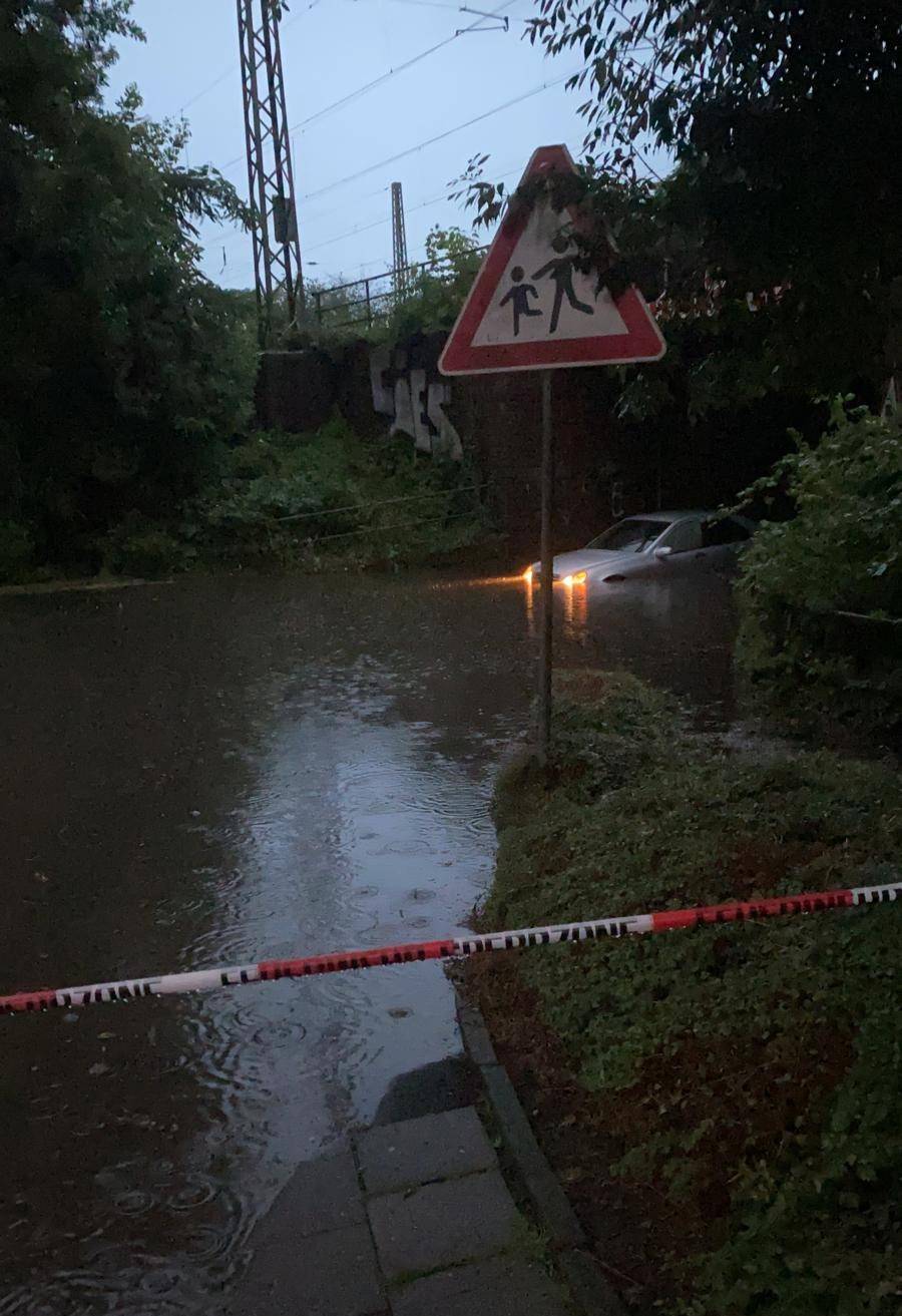 Krefeld arbeitet über 1000 Schadensmeldungen ab: Jahrhundert-Starkregen sorgte für Chaos