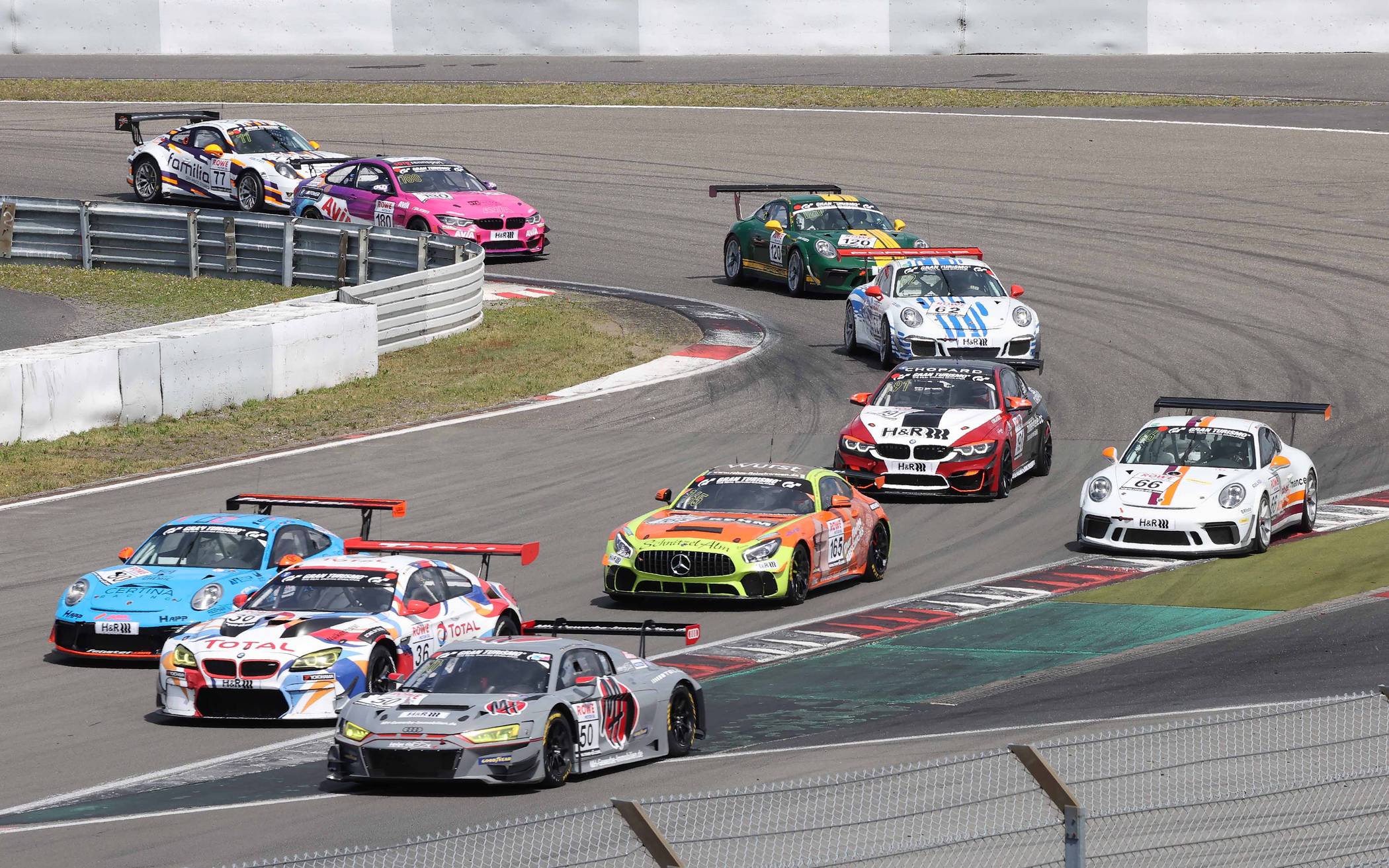 Runde eins in der MErcedes-Arena.