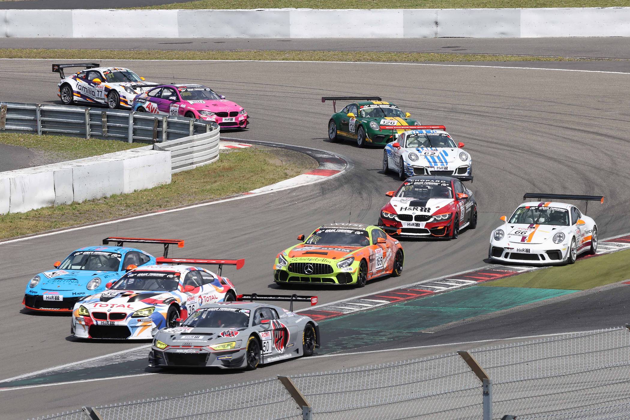  Runde eins in der MErcedes-Arena. 