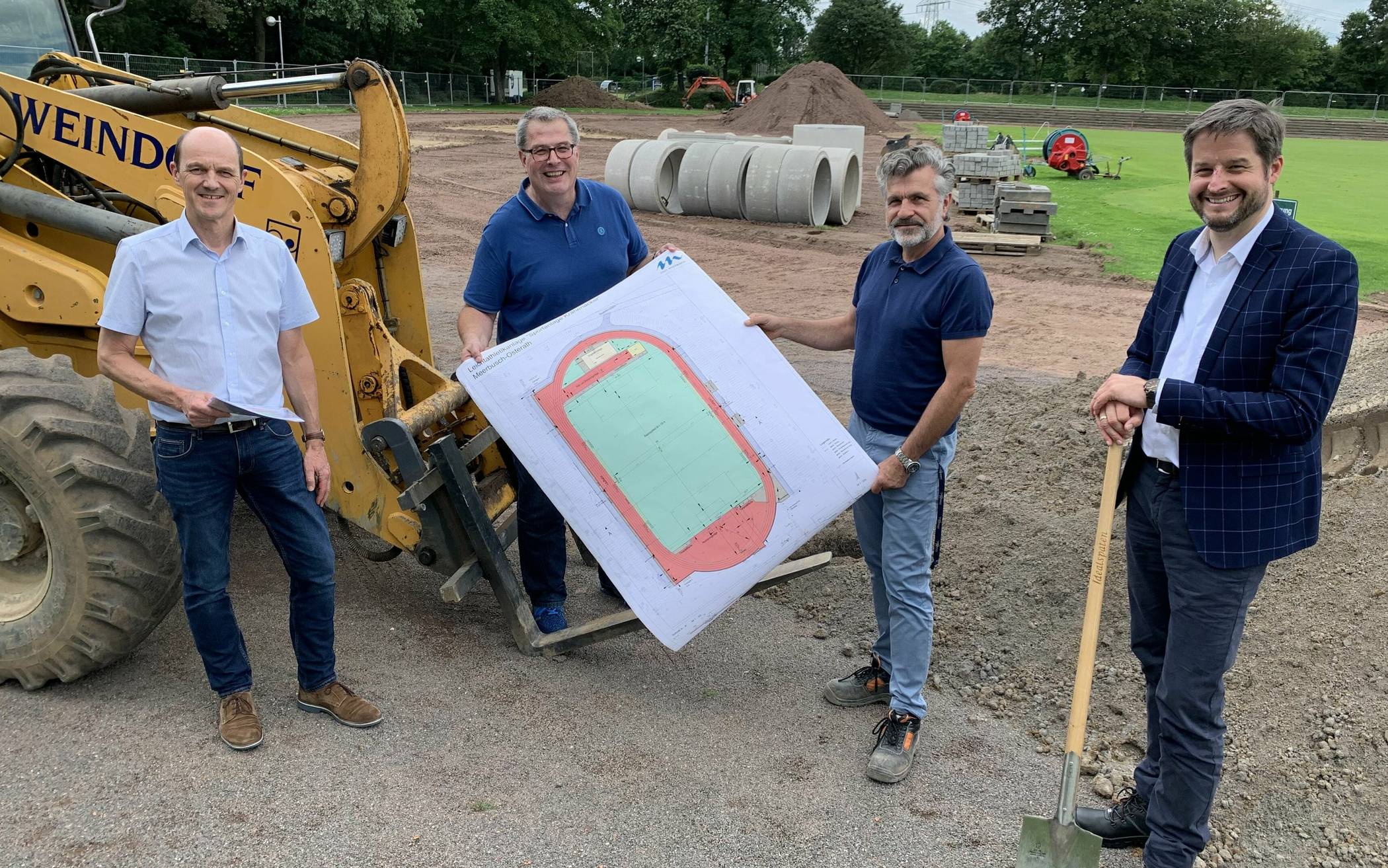Freuen sich auf die neue Anlage (von rechts): Bürgermeister Christian Bommers, Markus Weidemann, Peter Dietz und Michael Betsch.  