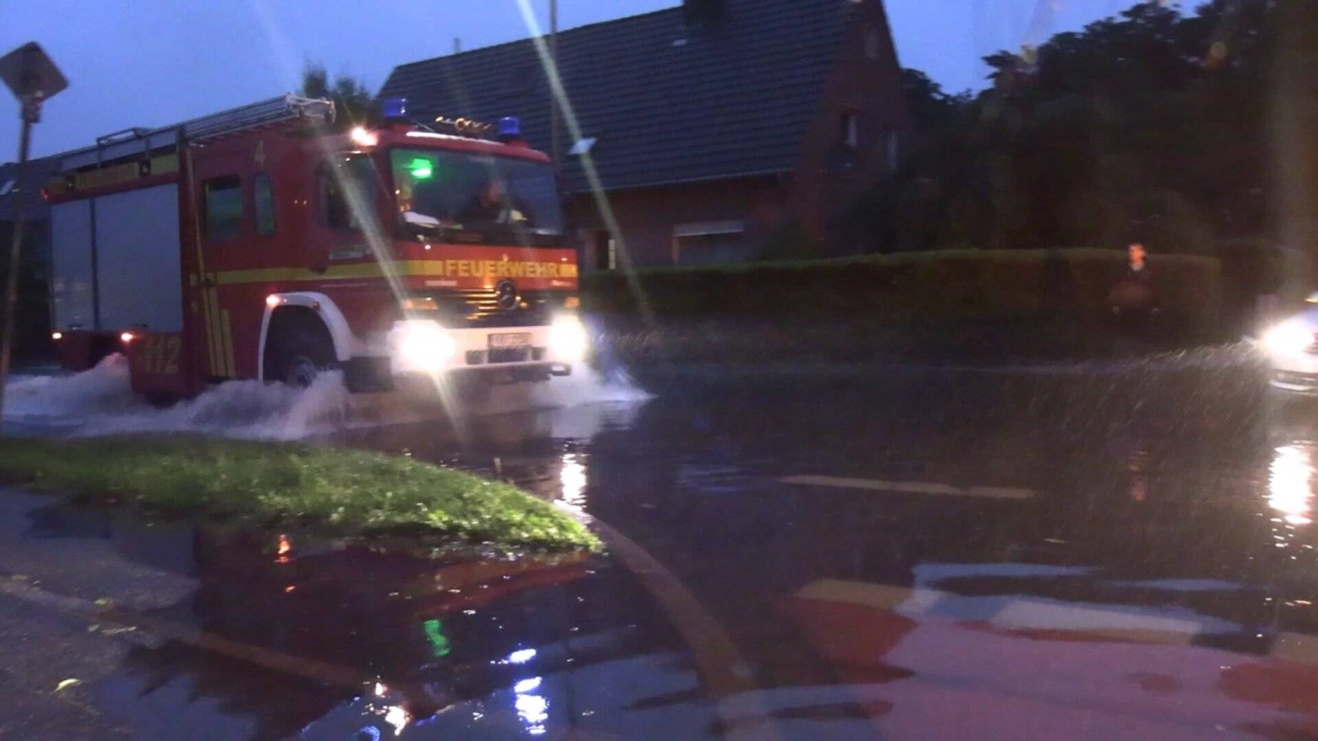 Teile Krefelds stehen unter Wasser