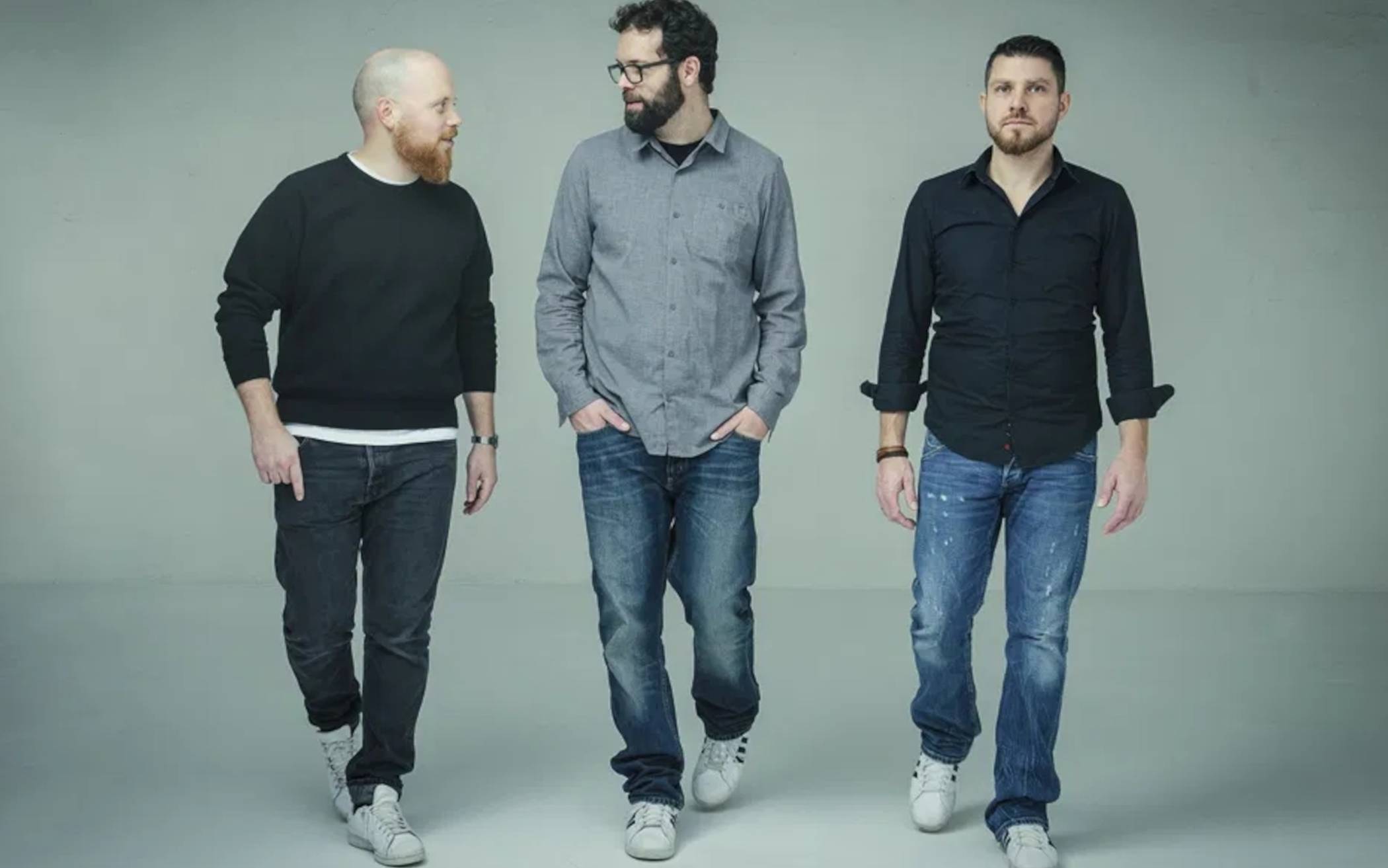  Die Musiker Timo Brauwers, Achim Buschmann und Andreas Lehnen sind das Trio Acoustic Delite. Bei Brüggen Klassik holen sie sich hochkarätige Unterstützung mit auf die Bühne.  