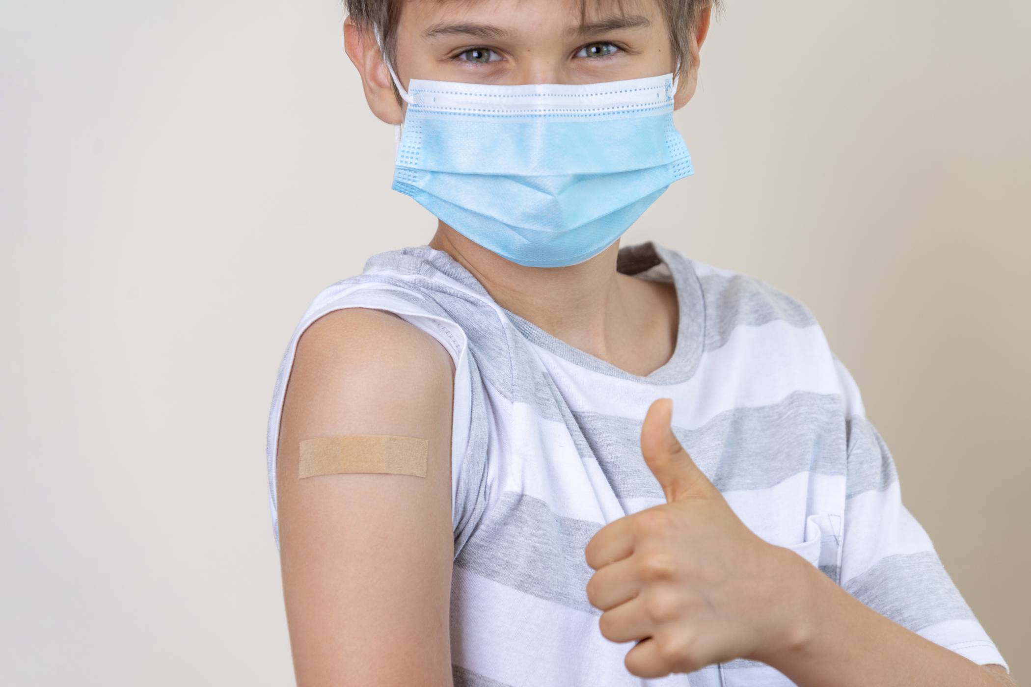 Ab dem 31. Juli werden im Impfzentrum des Rhein-Kreis Neuss am Wochenende und mittwochs auch Kinderarztzeiten angeboten. Foto: GettyImages-1323749177