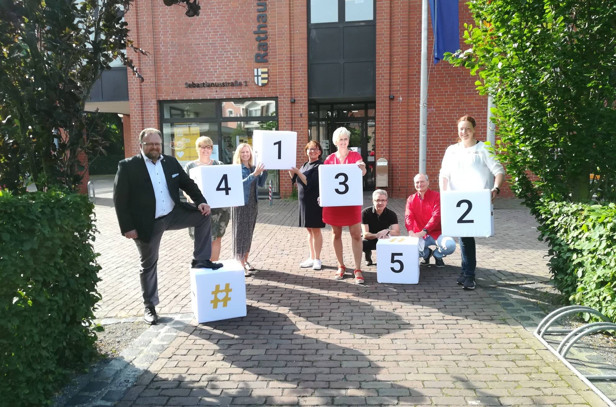 Bürgermeister Marc Venten gemeinsam mit teilnehmenden