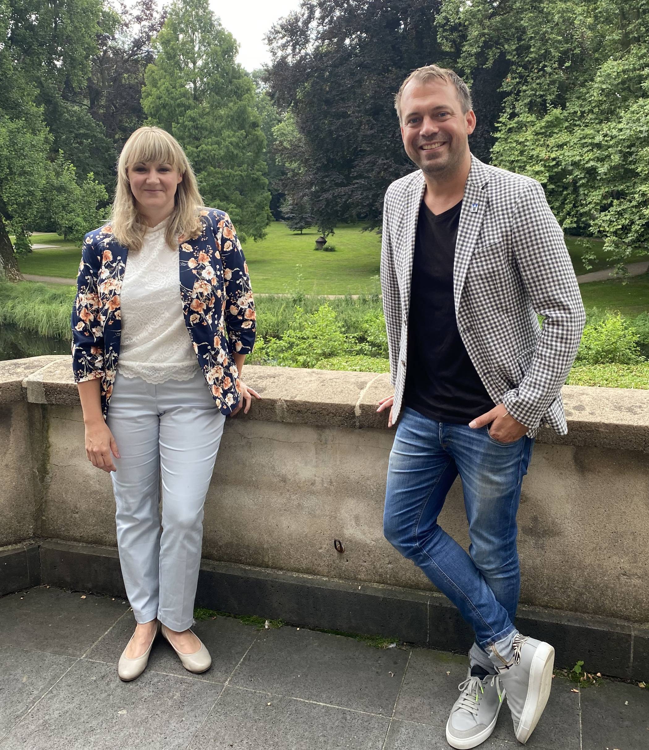 Pfarrerin Rebecca Lachmann besucht Bürgermeister Christian Pakusch.  