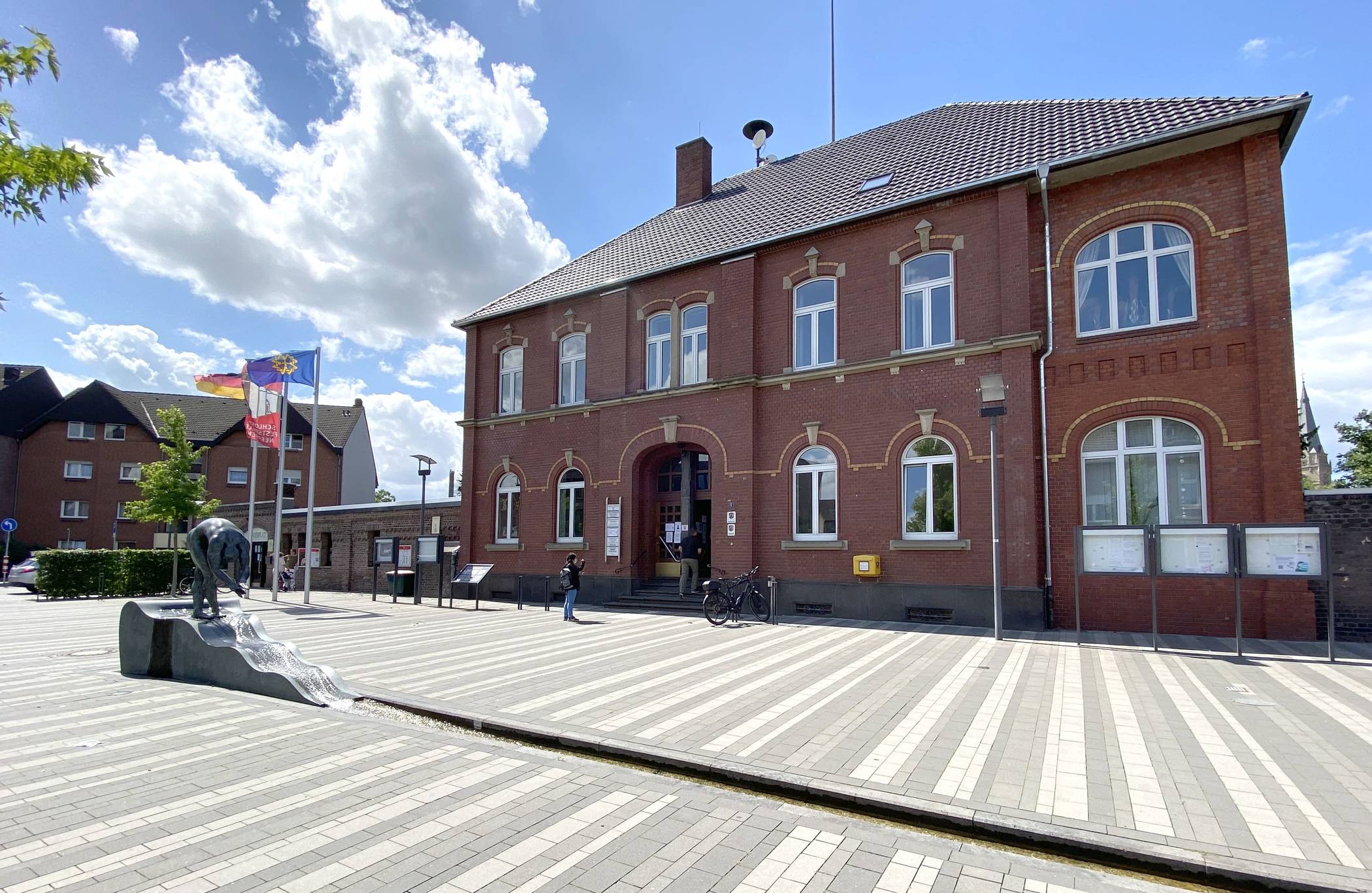  Den Ausweis kann man jetzt ganz ohne Termin abholen. Foto: Stadt Willich 