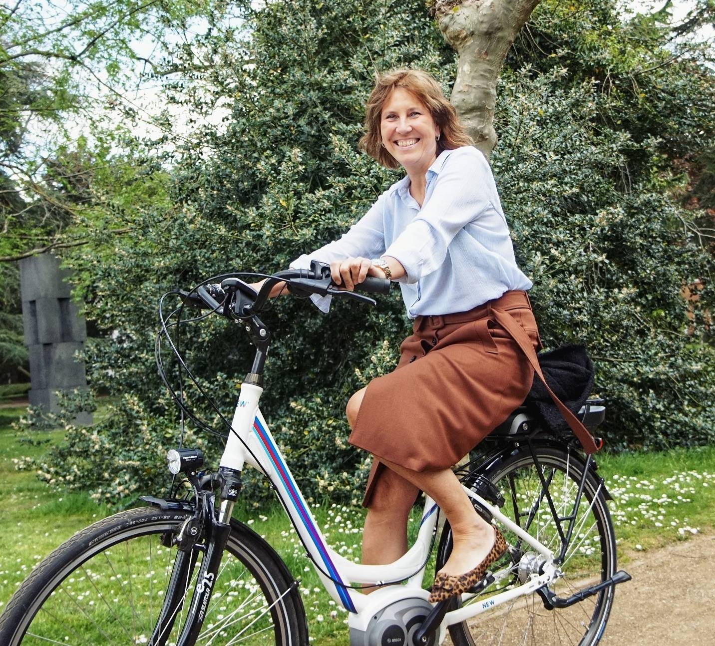 Bürgermeisterin Sabine Anemüller macht es vor. 