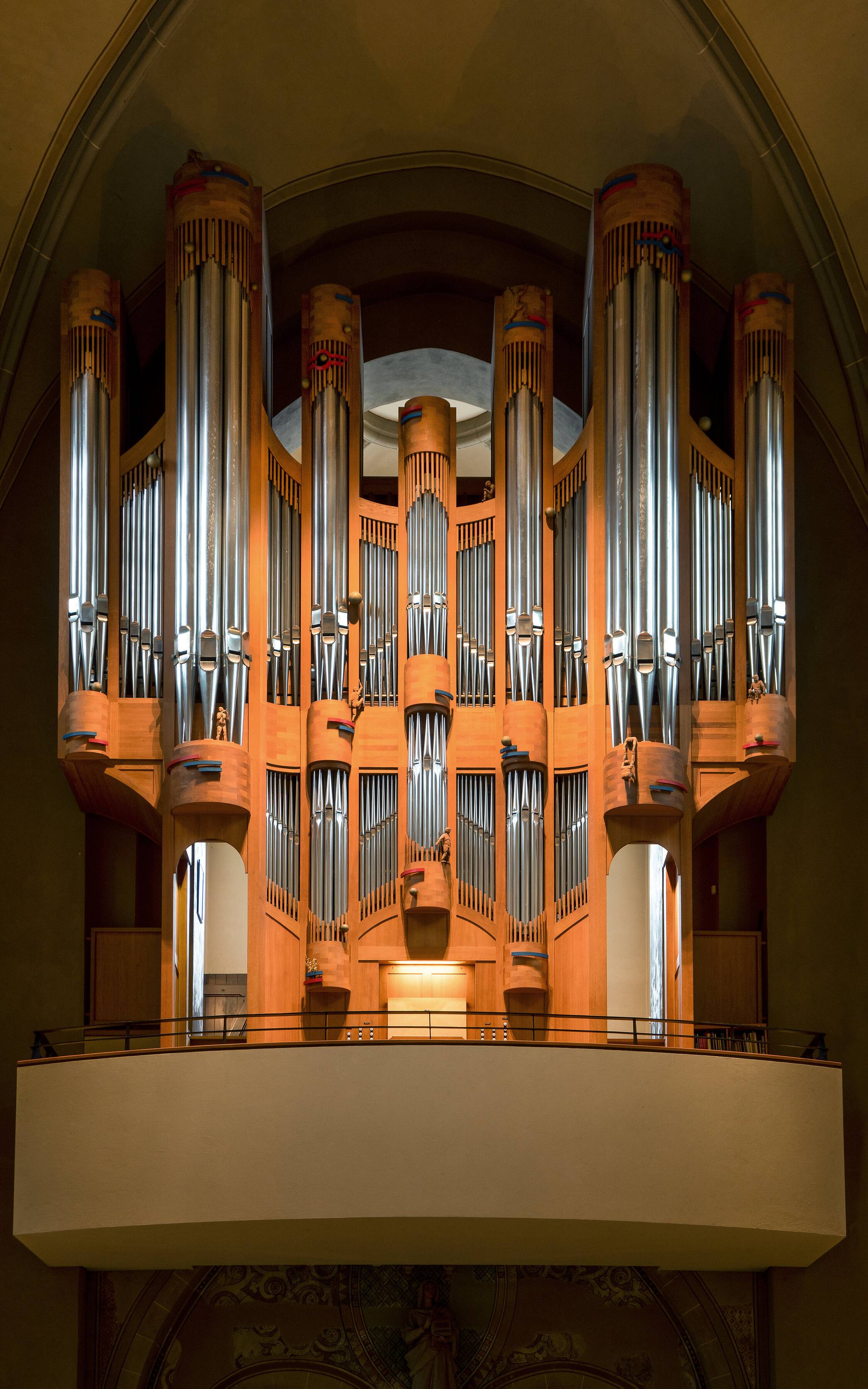  Die Orgel in St. Laurentius wurde von der Firma Rensch gebaut. 
  