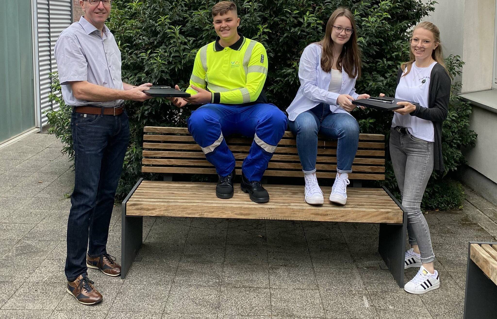 Georg Junkers, Sadrion Gurguri, Lea Wahrmann