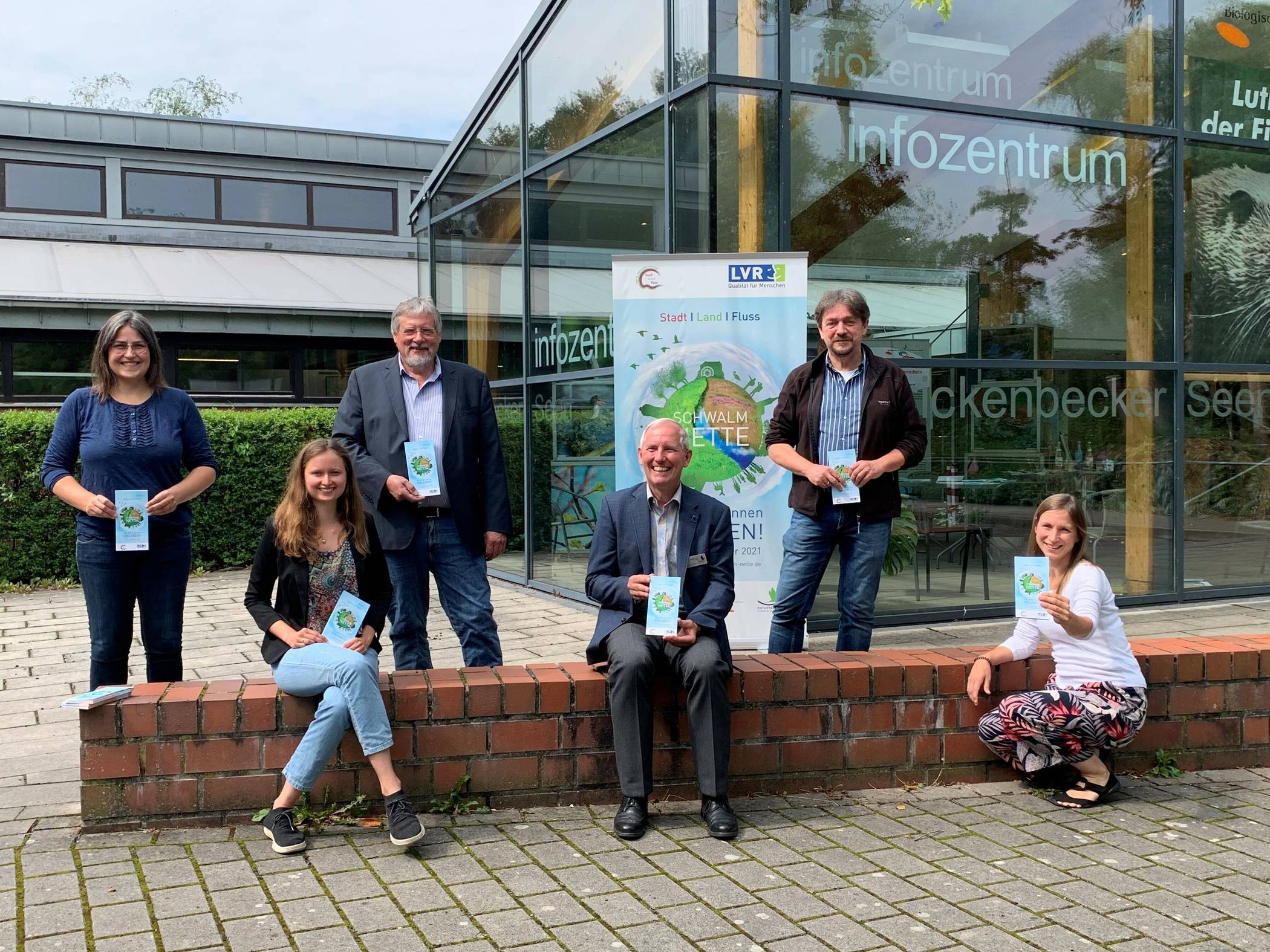  Dr. Brigitta Szyska (Geschäftsführerin Naturschutzstation Wildenrath), Sarah Zerressen (BSKS), Martin Pflaum (LVR), Michael Puschmann (Leiter Naturpark Schwalm-Nette), Dr. Ansgar Reichmann (Leiter BSKS) und Julia König (LVR, v.l.) präsentierten gemeinsam das Programm von „Stadt Land Fluss - Tage der Rheinischen Landschaft“. 