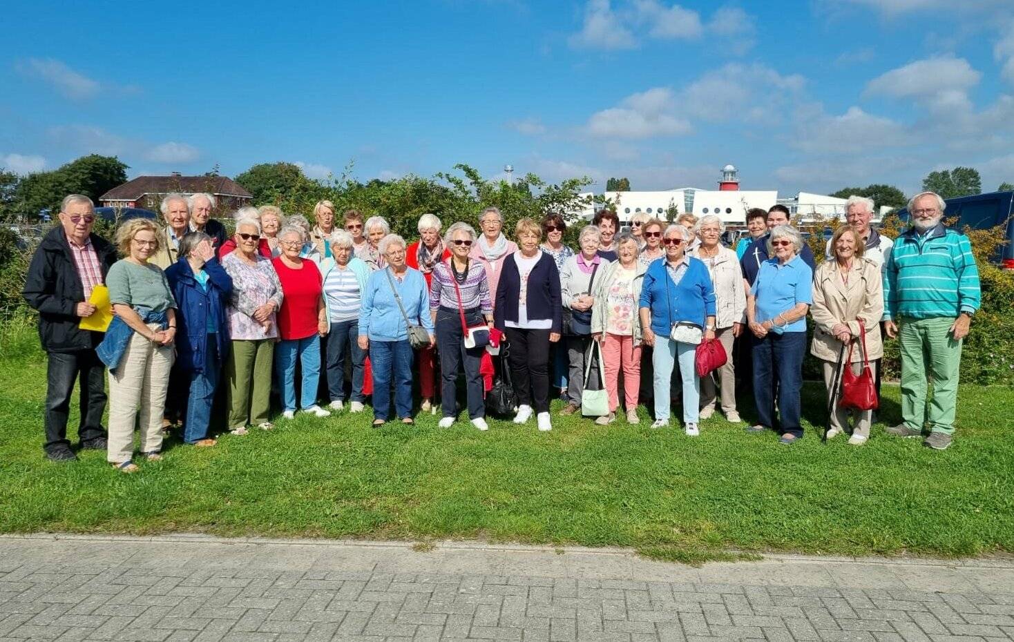  Viel Spaß hat die rüstige Reisetruppe in Ostfriesland.  