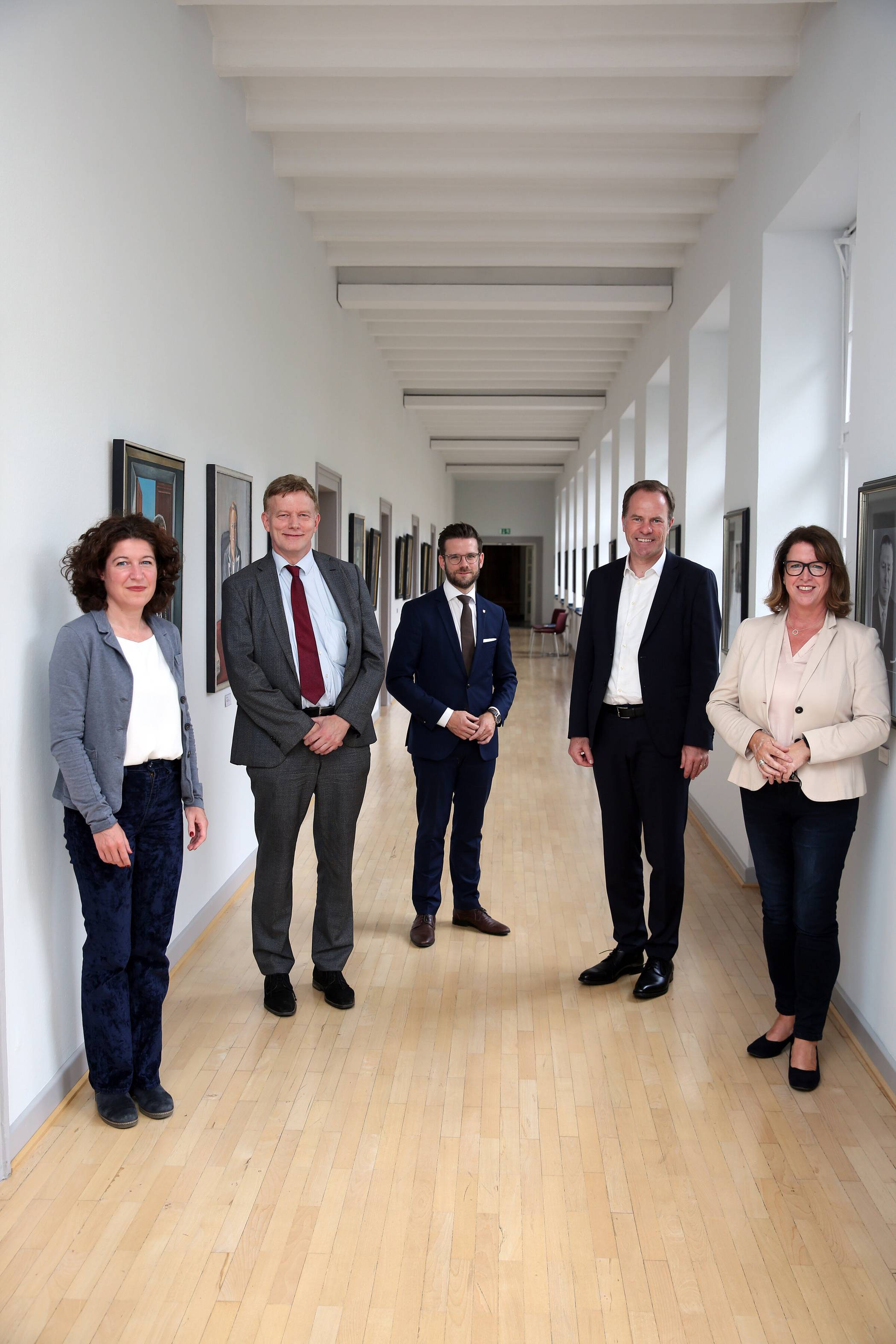 Wollen die Interessen des Rheinlands vertreten (v.l.): Kirsten Jahn (Geschäftsführerin der Metropolregion Rheinland), Michael Wenige (IHK Bergisches Land und stv. Verwaltungsratsvorsitzender), Felix Heinrichs (OB Mönchengladbach und Verwaltungsratsvorsitzender), Dr. Stephan Keller (OB Düsseldorf und Vorstandsvorsitzender) und Ulla Thönnissen (Geschäftsführerin der Metropolregion Rheinland). 
