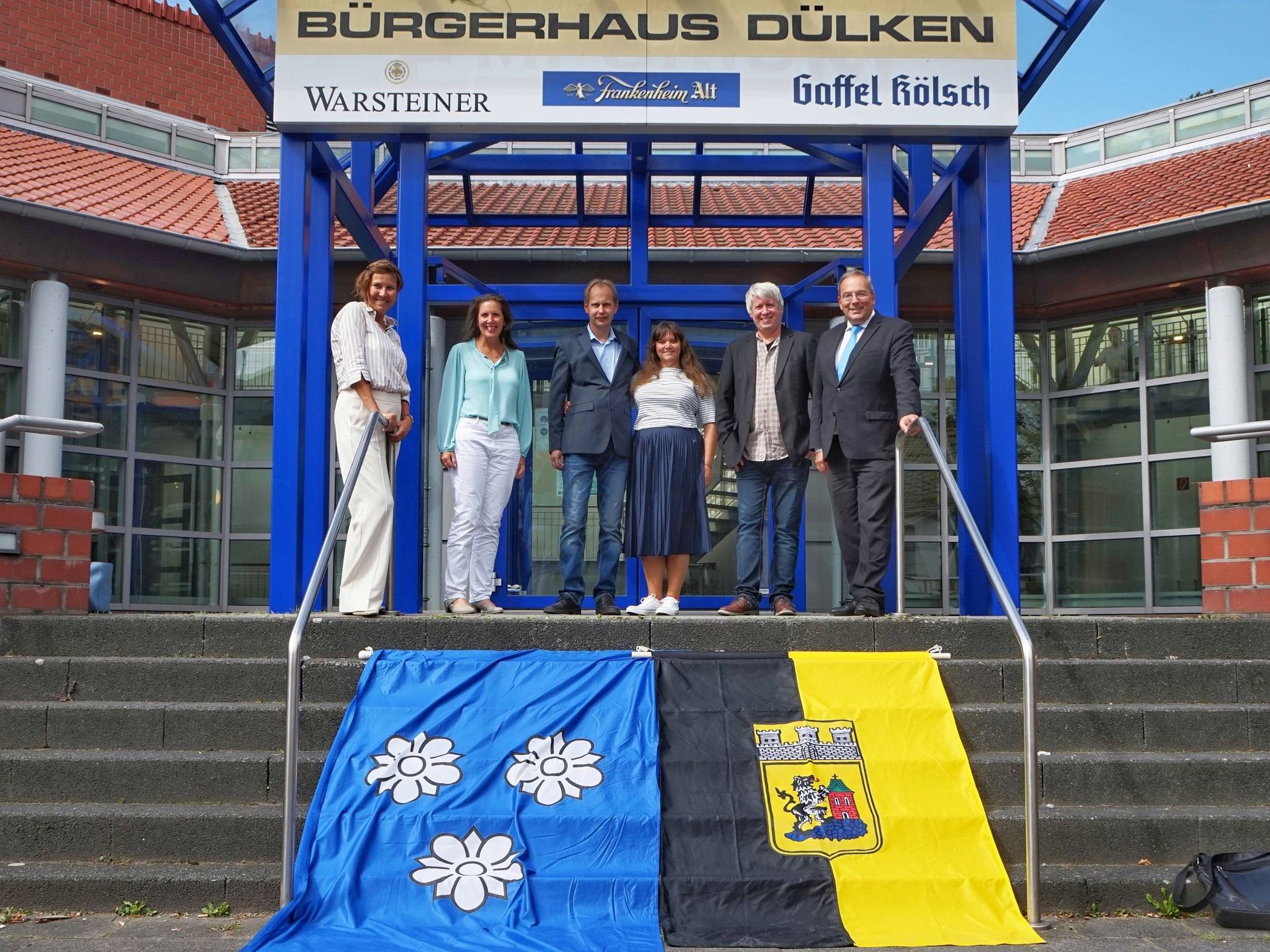  Bürgermeisterin Sabine Anemüller, Ortsbürgermeisterin Simone Gartz, Torsten und Maria Grüters, Andreas Goßen (Leiter Dülkenbüro) und Albert Becker (VAB)(v.l.) 