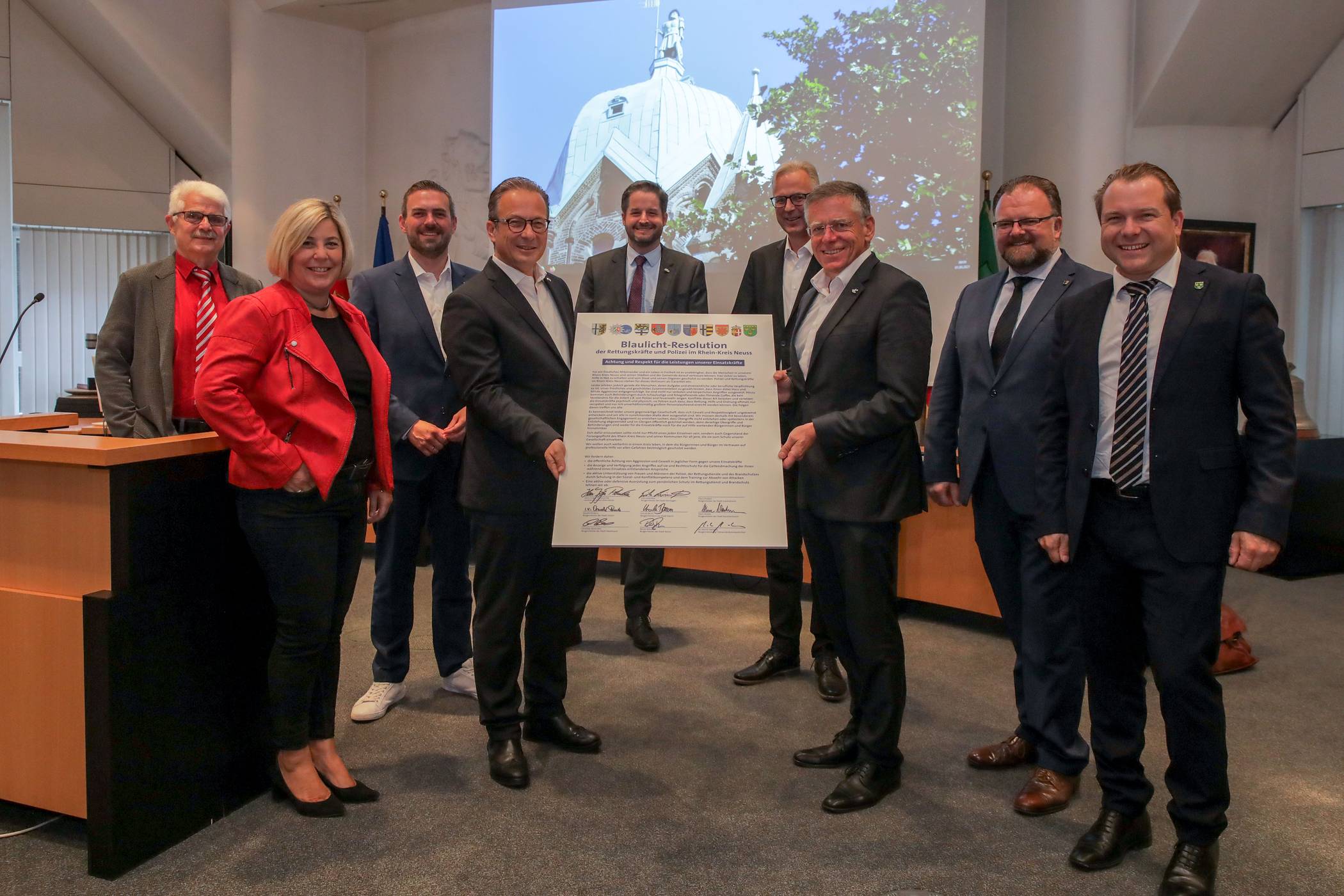 Die Hauptverwaltungsbeamten im Rhein-Kreis Neuss fordern in einer Blaulicht-Resolution Respekt vor Einsatzkräften. 