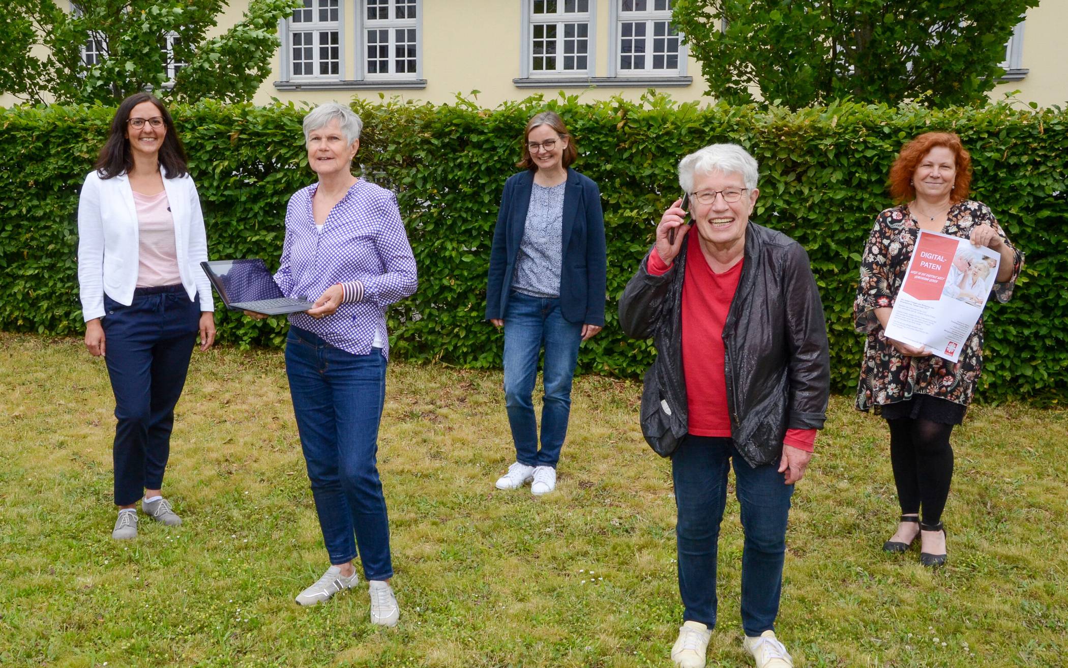 Mit Smartphone und Tablet-Computer: Die Digital-Patinnen