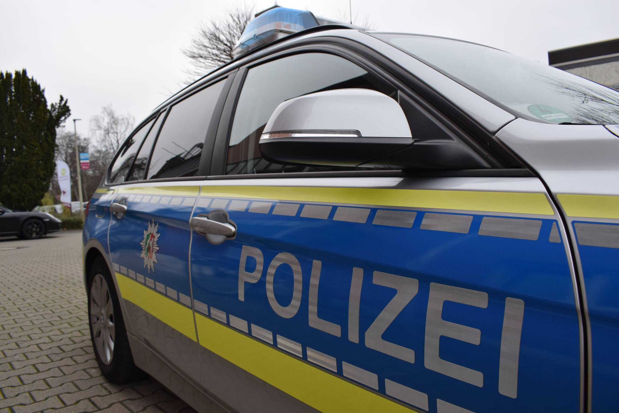 Krefeld: Auto lag auf der Seite