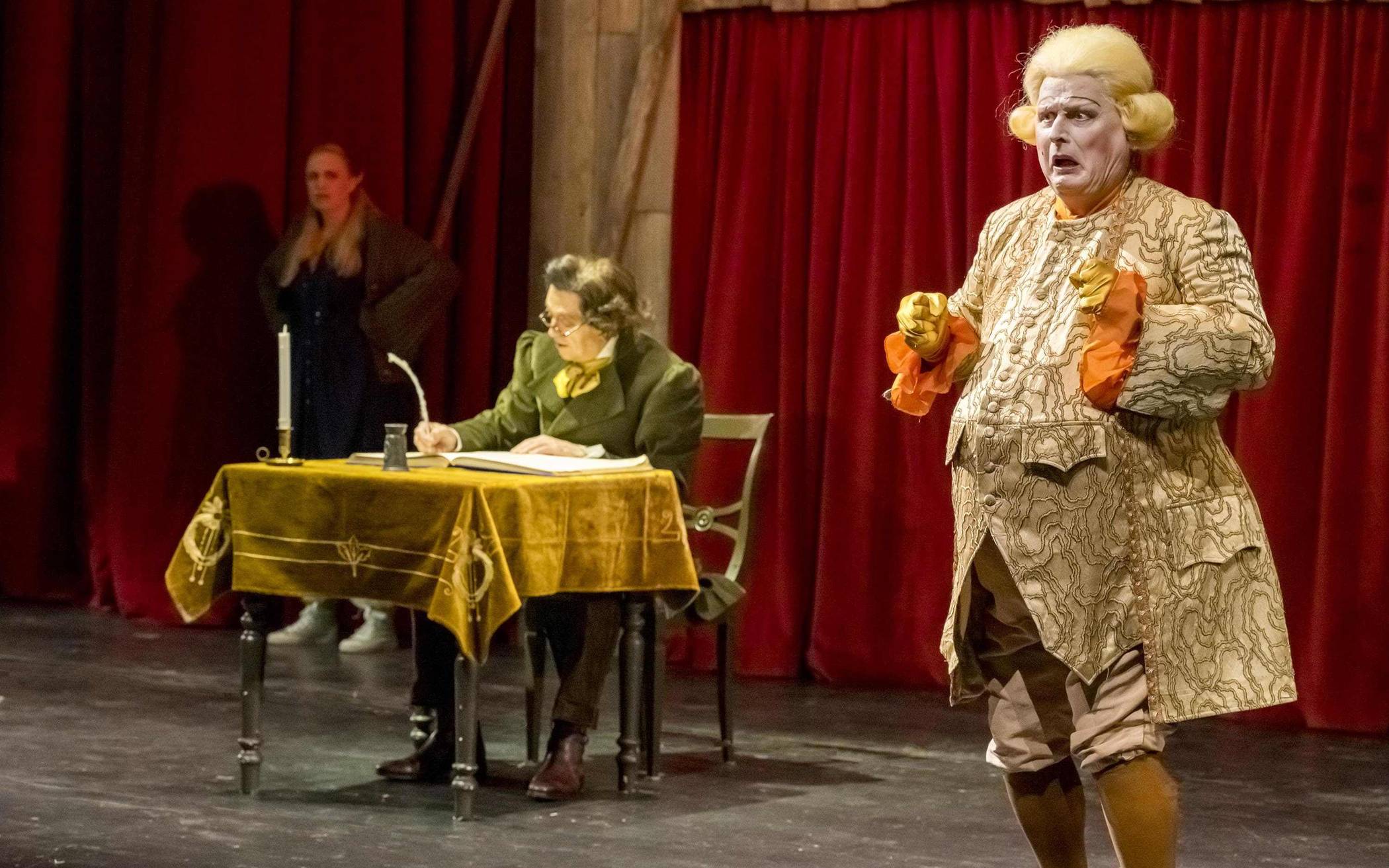 Noch ist er angezogen: Im Märchen