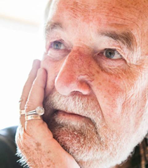 Schauspieler Dieter Hufschmidt liest in der