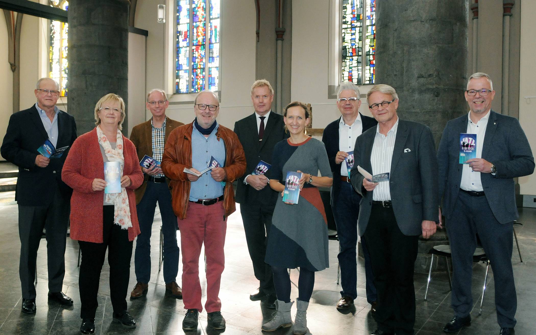 Veranstalter und Förderer des Festivals „Jazz in der Kirche“ fiebern der 2021er Auflage bereits entgegen (v.l.): Peter Schlipköter (MGMG), Inge Dewies (Stadtsparkasse MG), Pfarrer Stephan Dedring (Ev. Hauptkirche Rheydt), Frank Füser (Vorstand JazzClub), Dr. Christian Potrafke (Vorstand Stiftung Falkenreck), Birte Wehmeyer (Kulturförderung Stadt MG), Erich Ermeding (Vorstand Jazz Club), Klaus Paulsen (Leitung Newkammer-Chor) und Markus Fischer (1. Vorsitzender Jazzclub). 