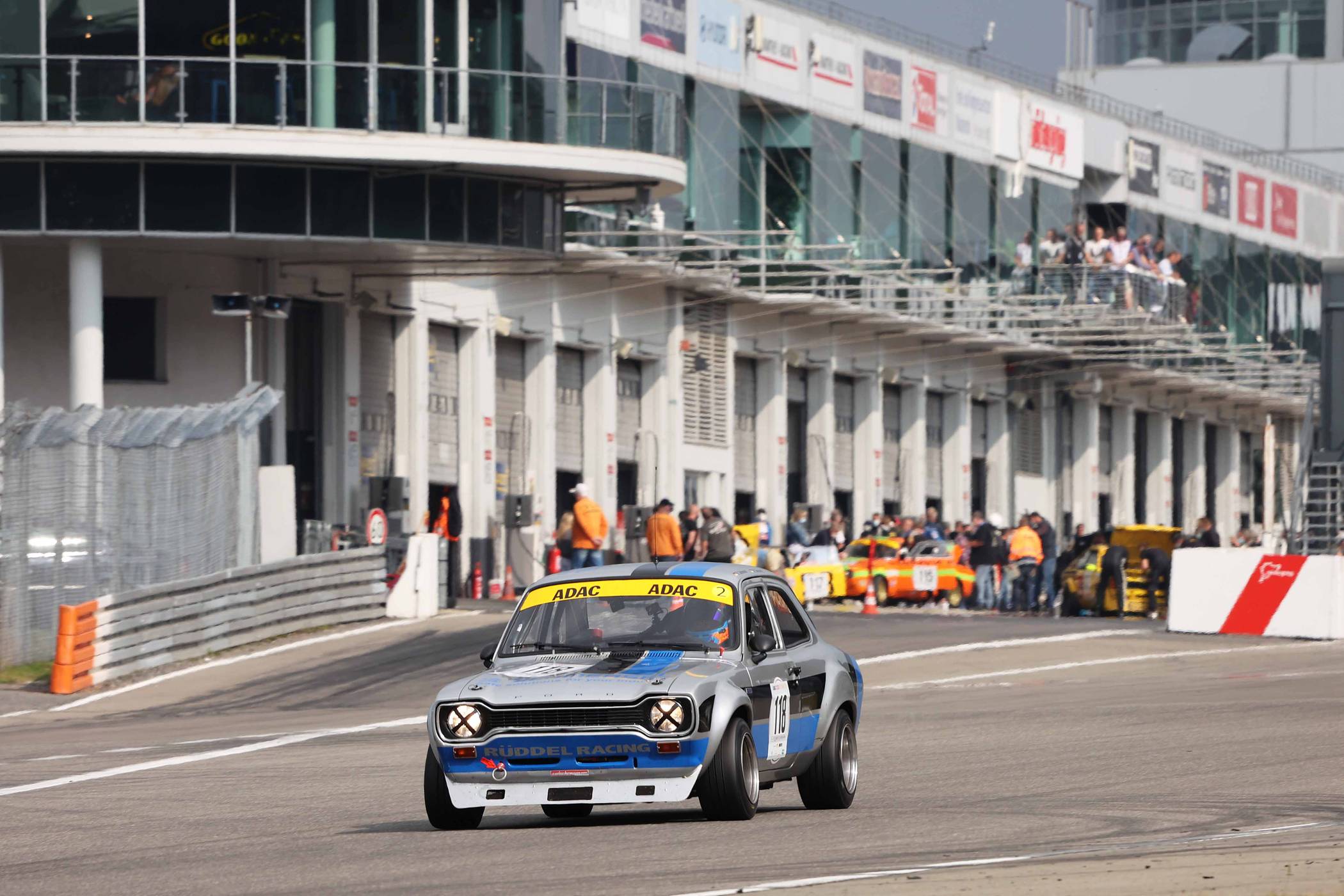 Rüddel Motorsport ging mit dem Ford Escort MK1 auf dem Nürburgring an den Start.
