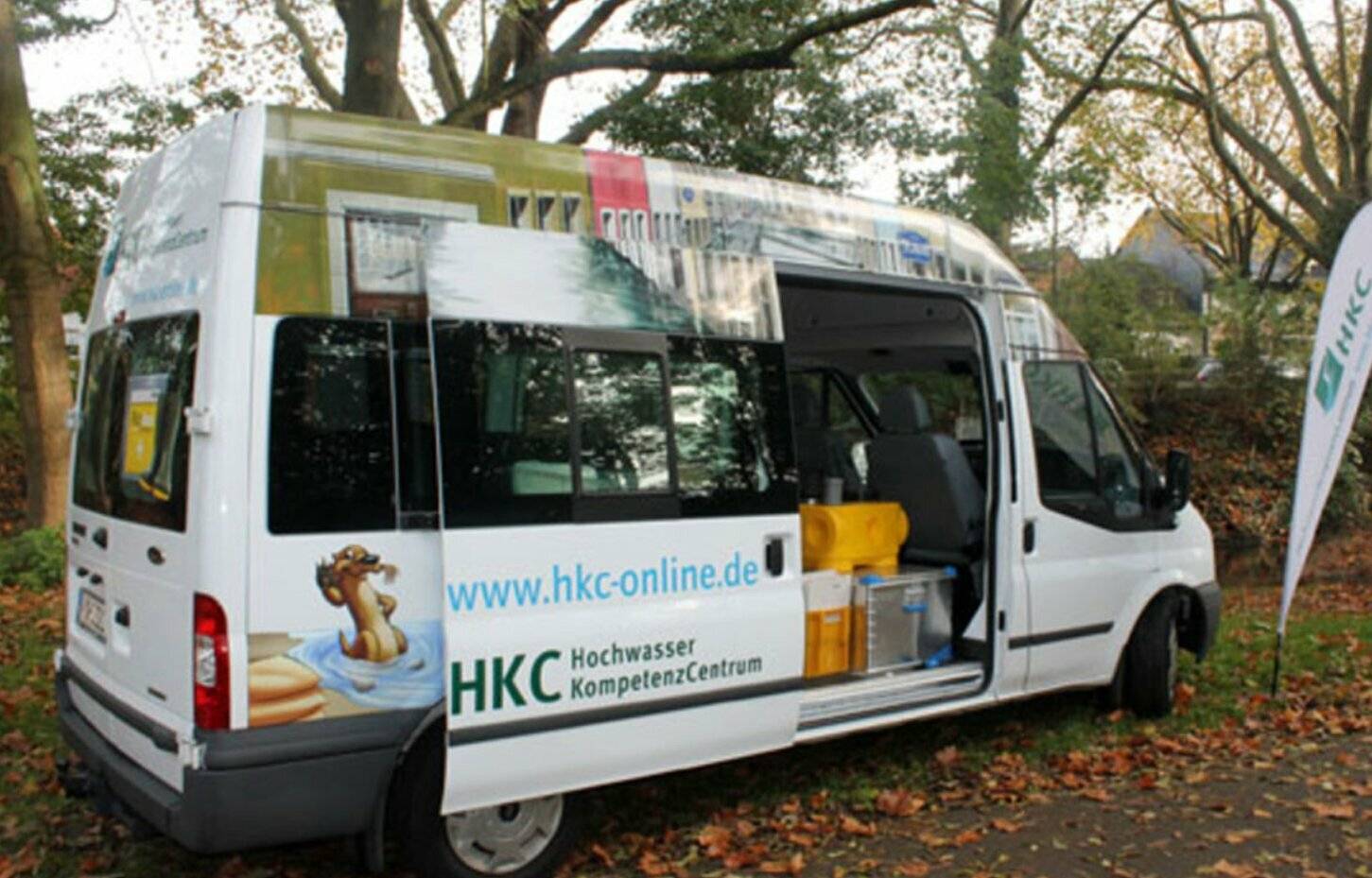  Das Infomobil des Hochwasserkompetenzcentrums kommt zu den Willicher Wochenmärkten. 