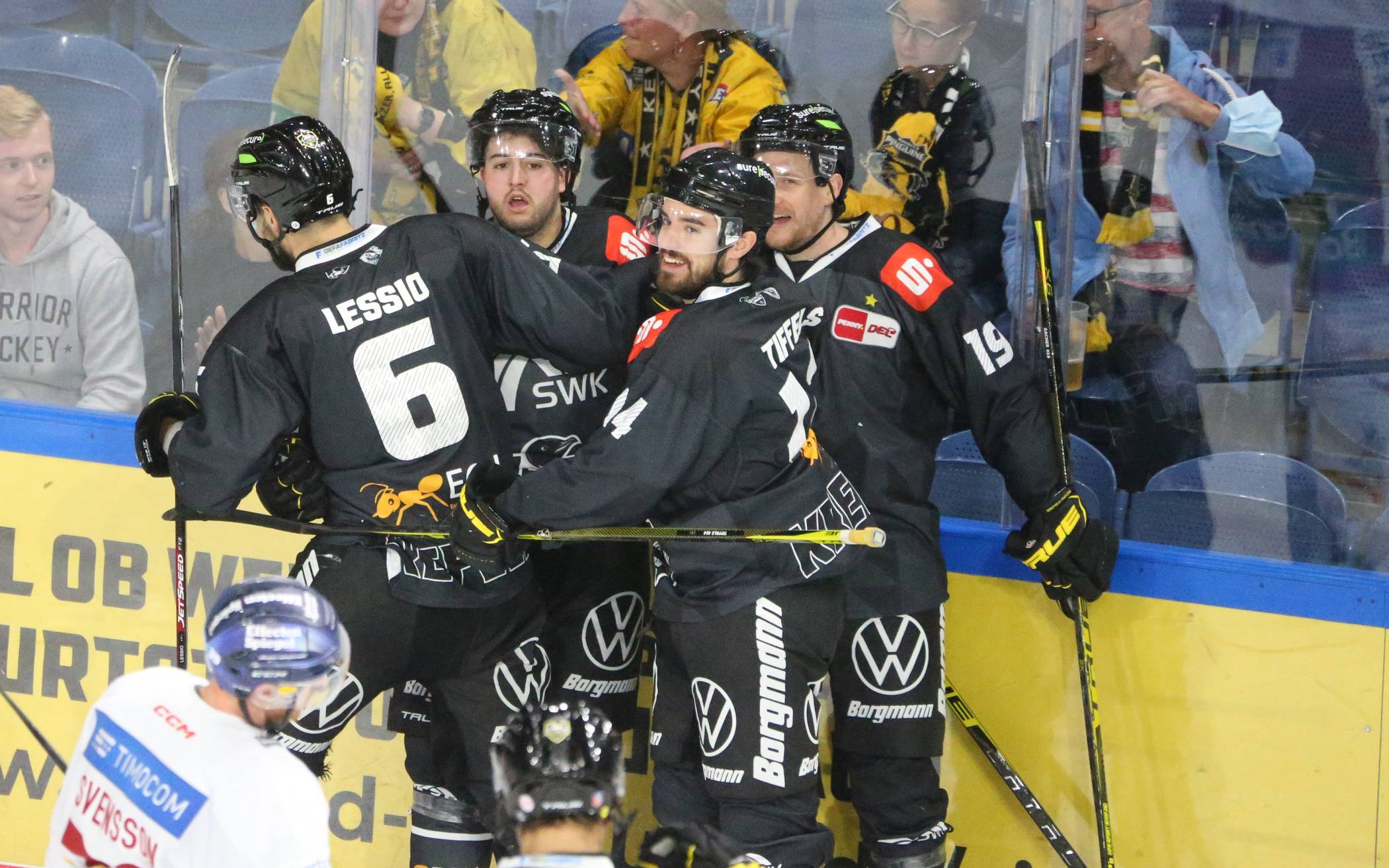 Pinguine rupfen „Wilde Schwäne“