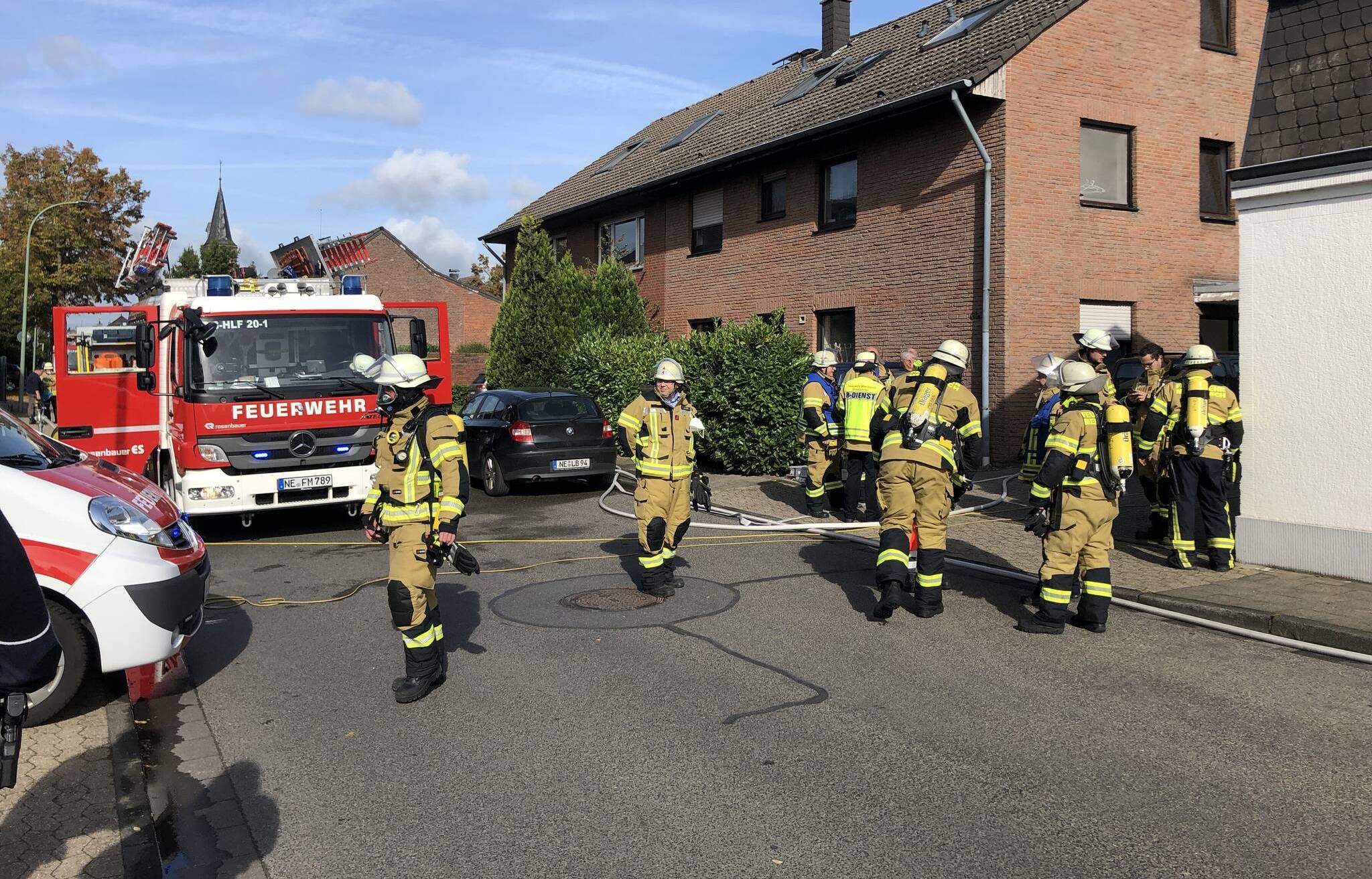 Stundenlang war die Feuerwehr am Montag